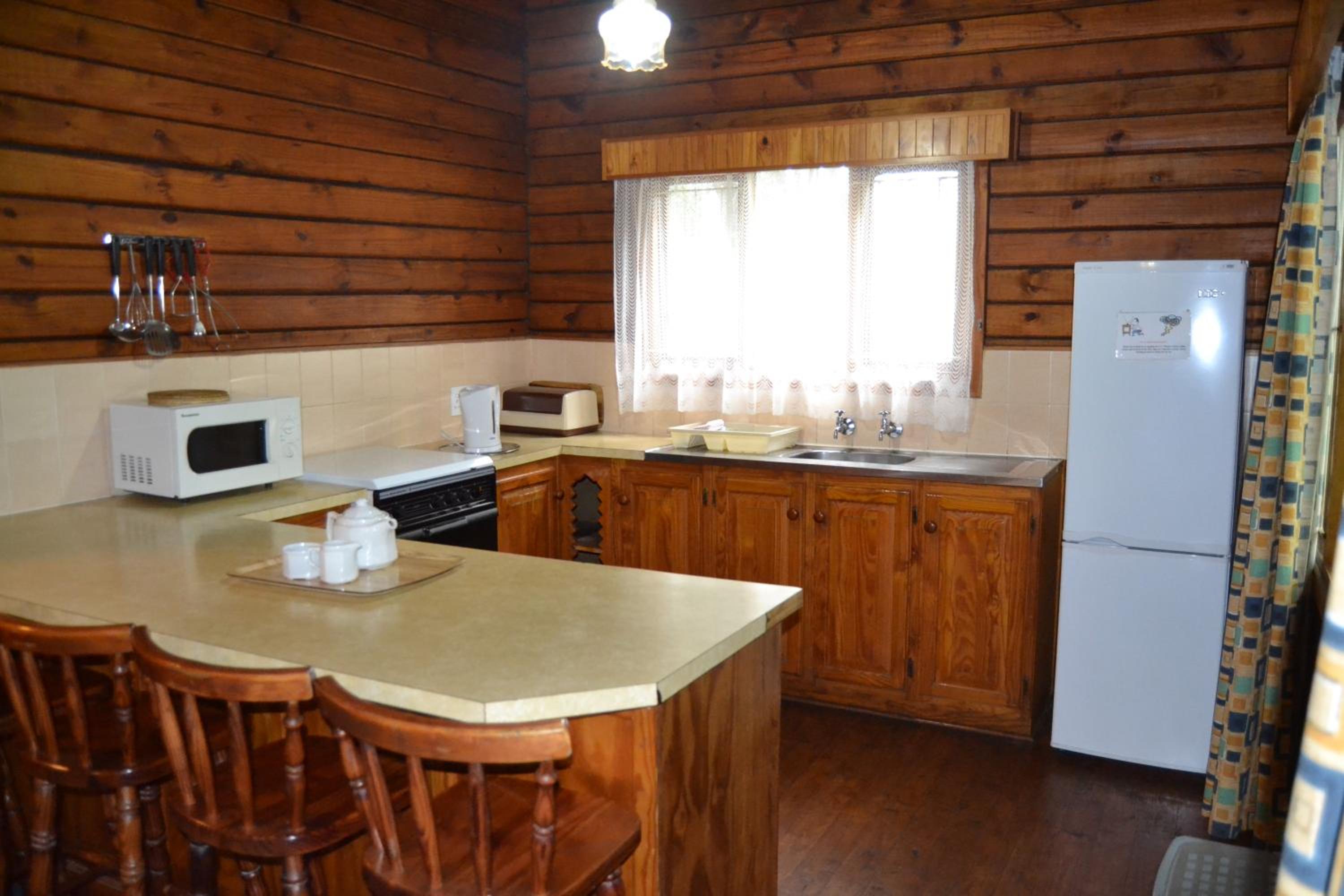Log Cabin & Settlers Village