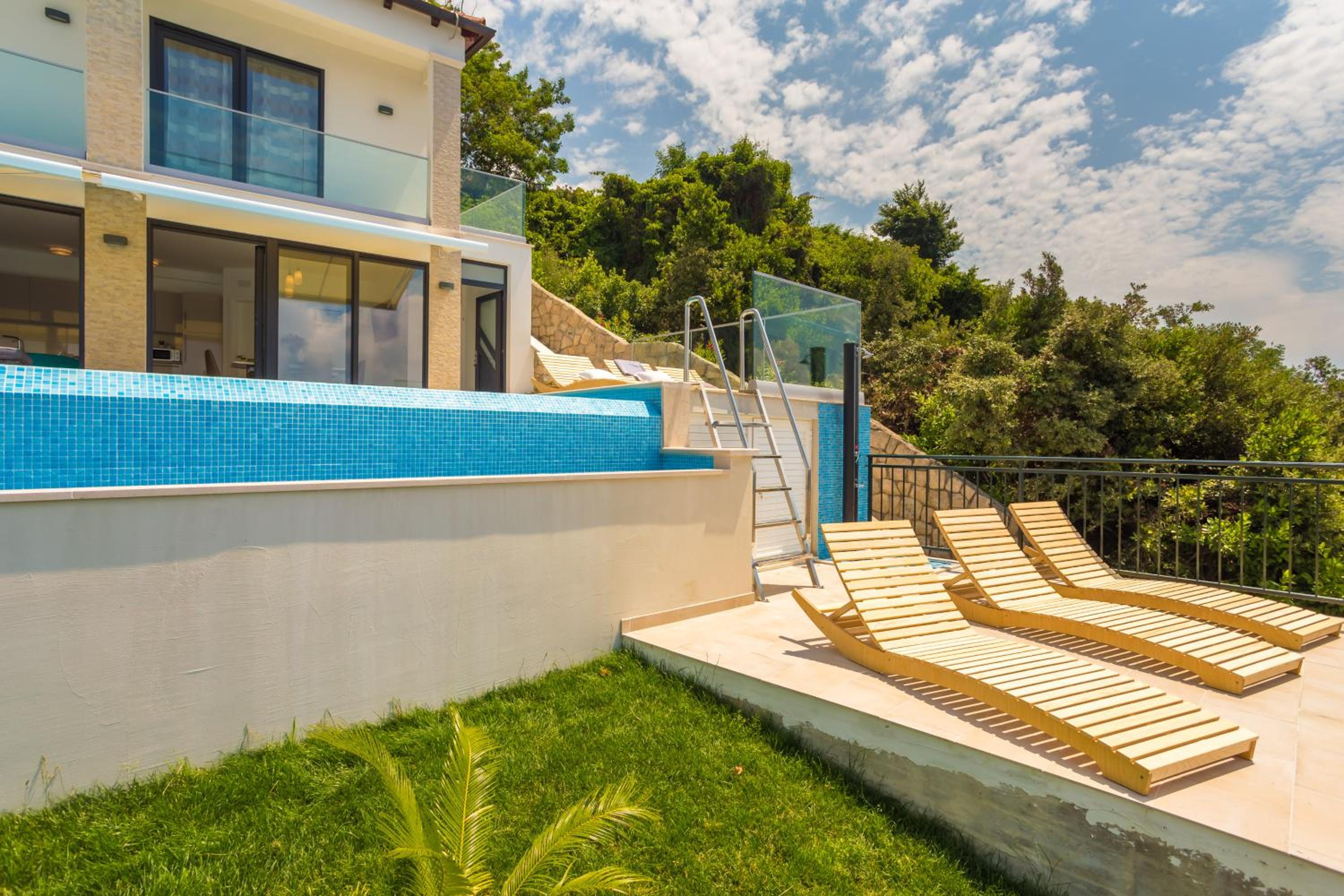 Villa VI
