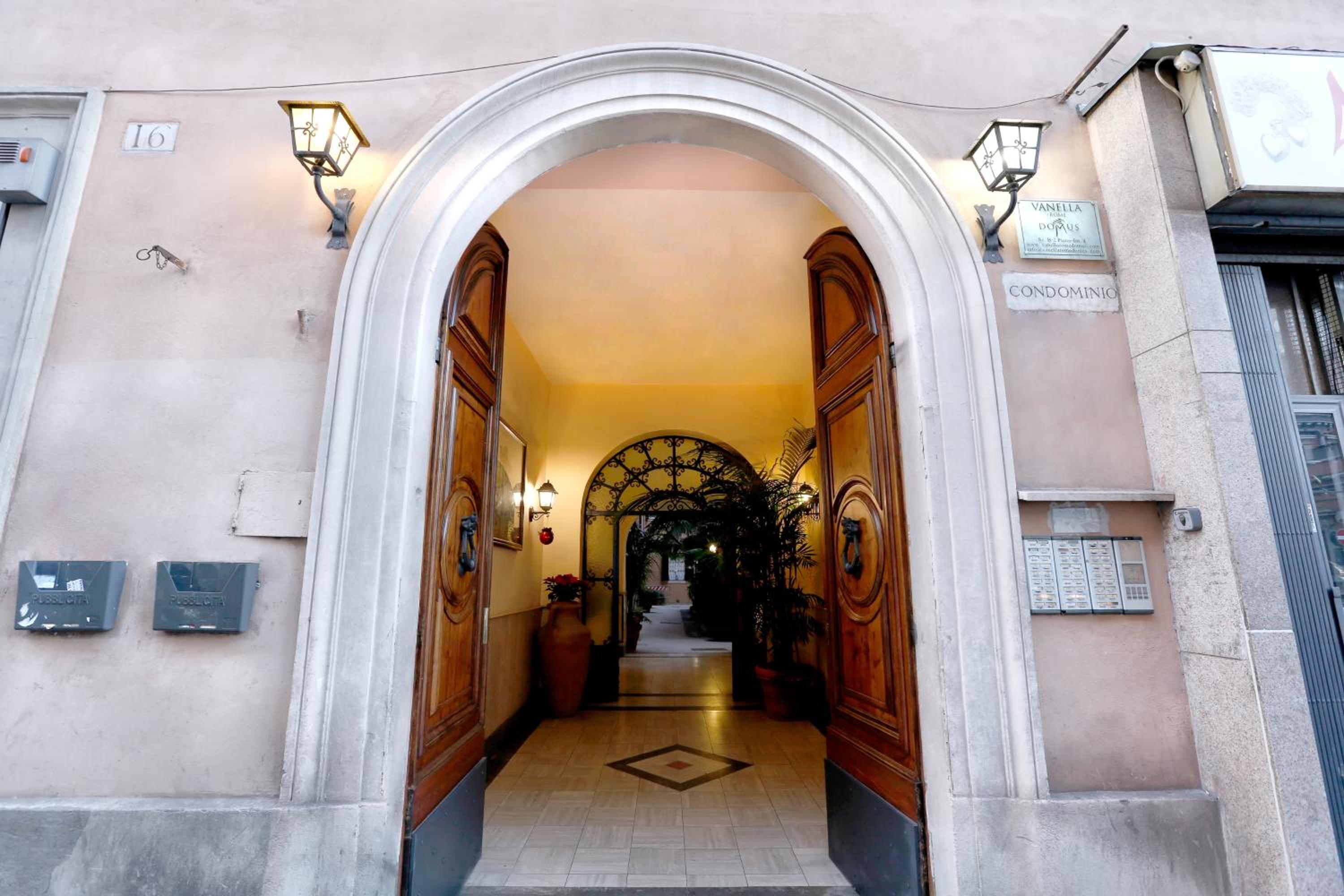 Vanella Rome Domus