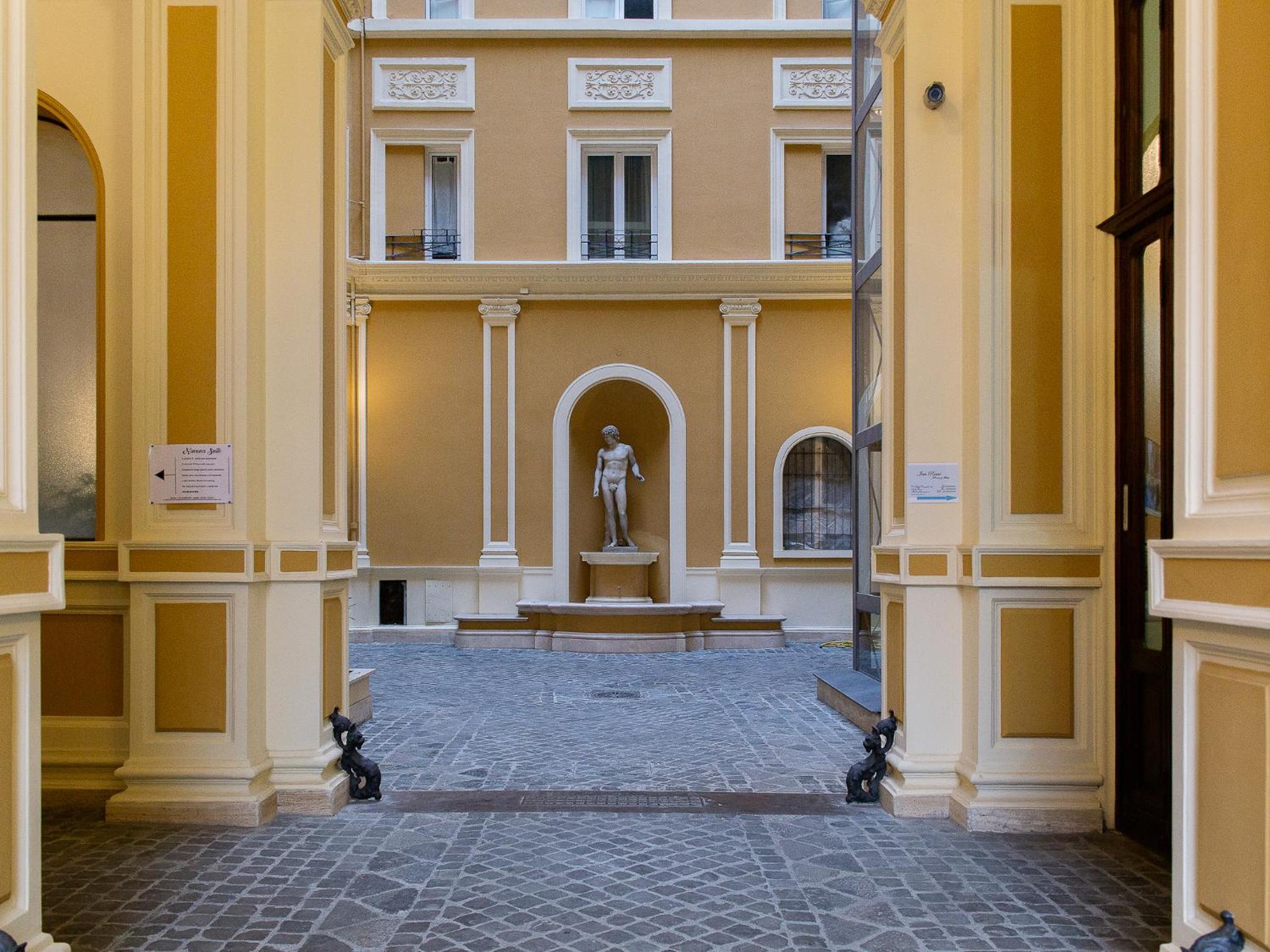 Inn Rome Rooms & Suites
