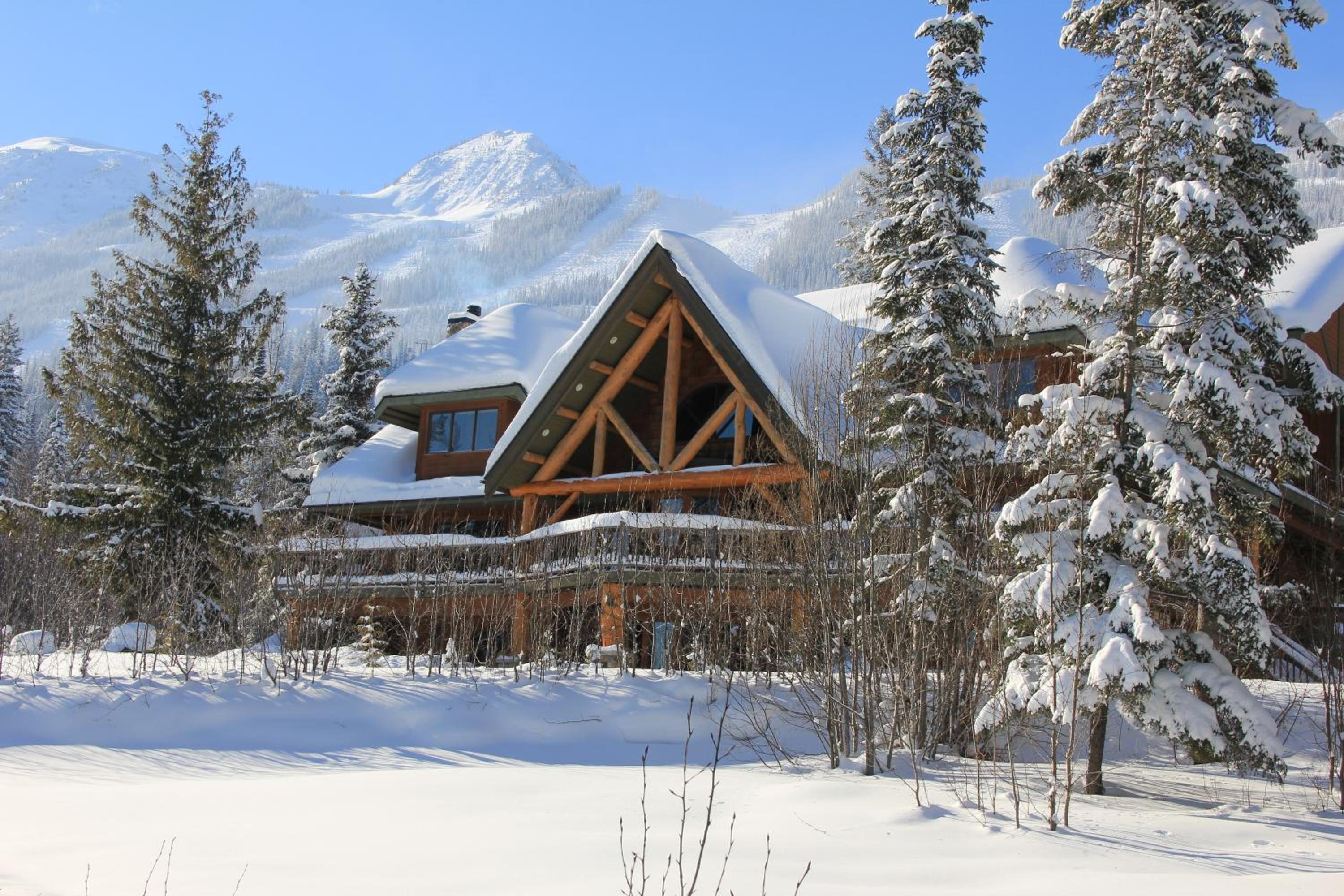 Hotel Vagabond Lodge at Kicking Horse - Image 1