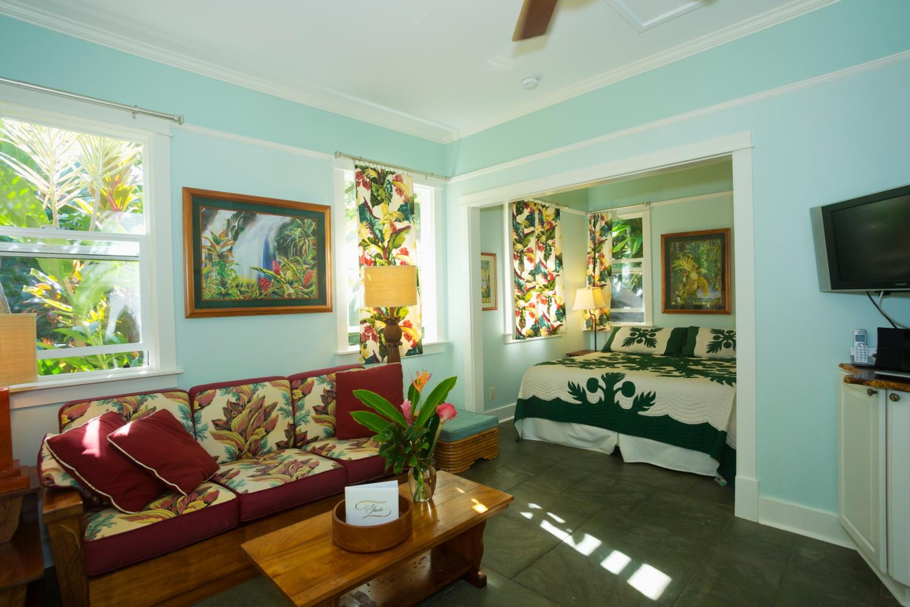Iao Valley Inn