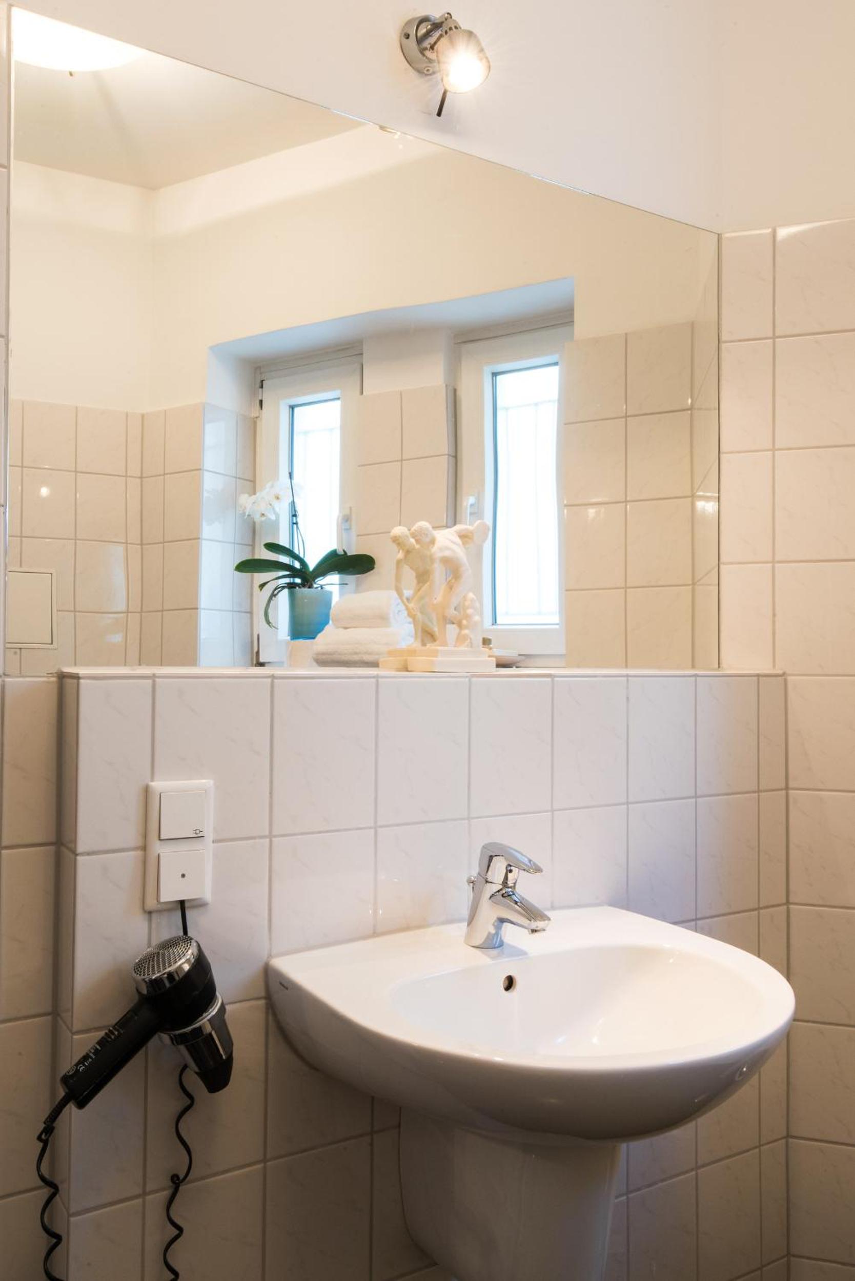 DIRAZI Guesthouse Apartments GmbH - Property Image 50