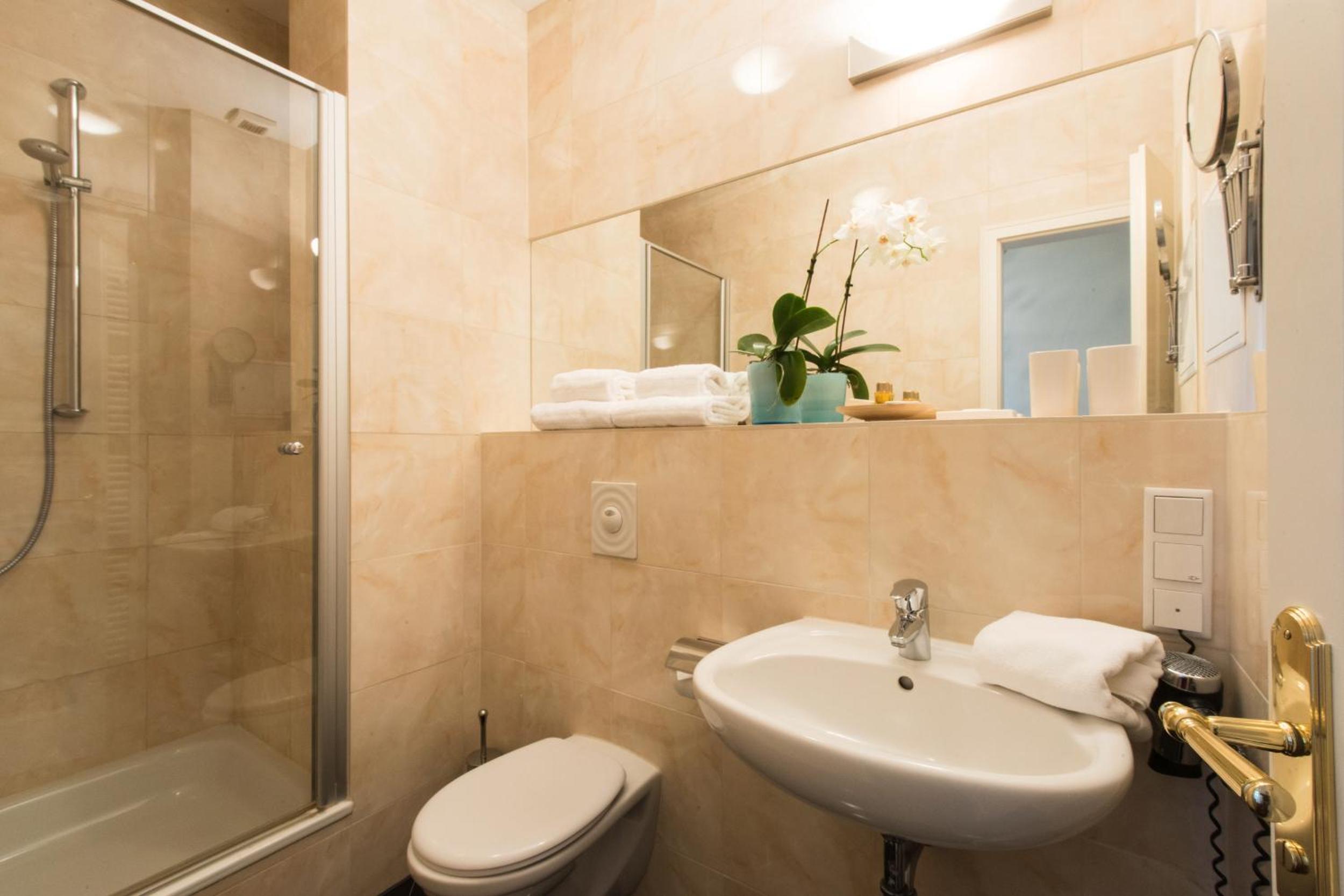 DIRAZI Guesthouse Apartments GmbH - Property Image 3