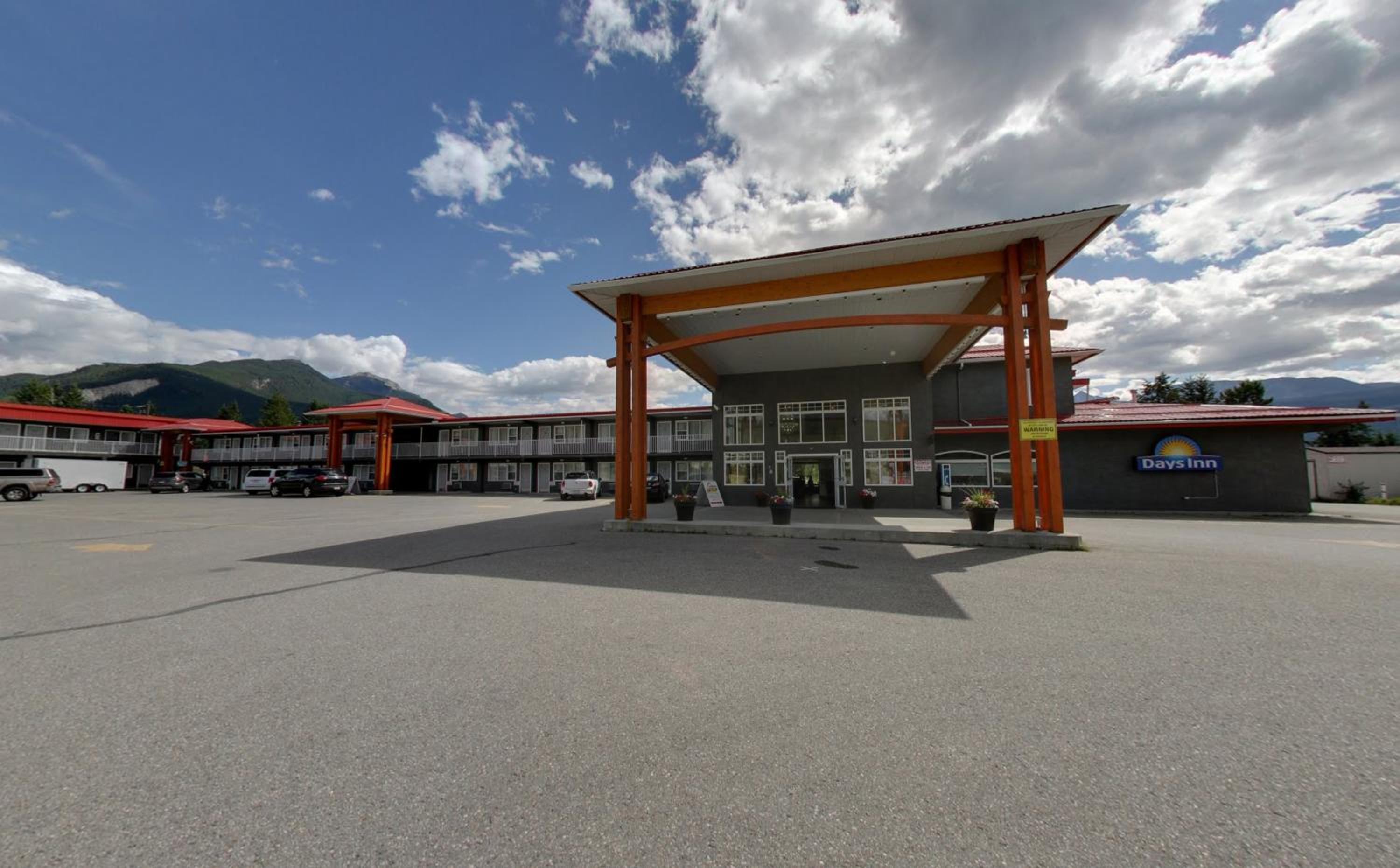 Golden Vacations - Days Inn by Wyndham Golden - Property Image 7