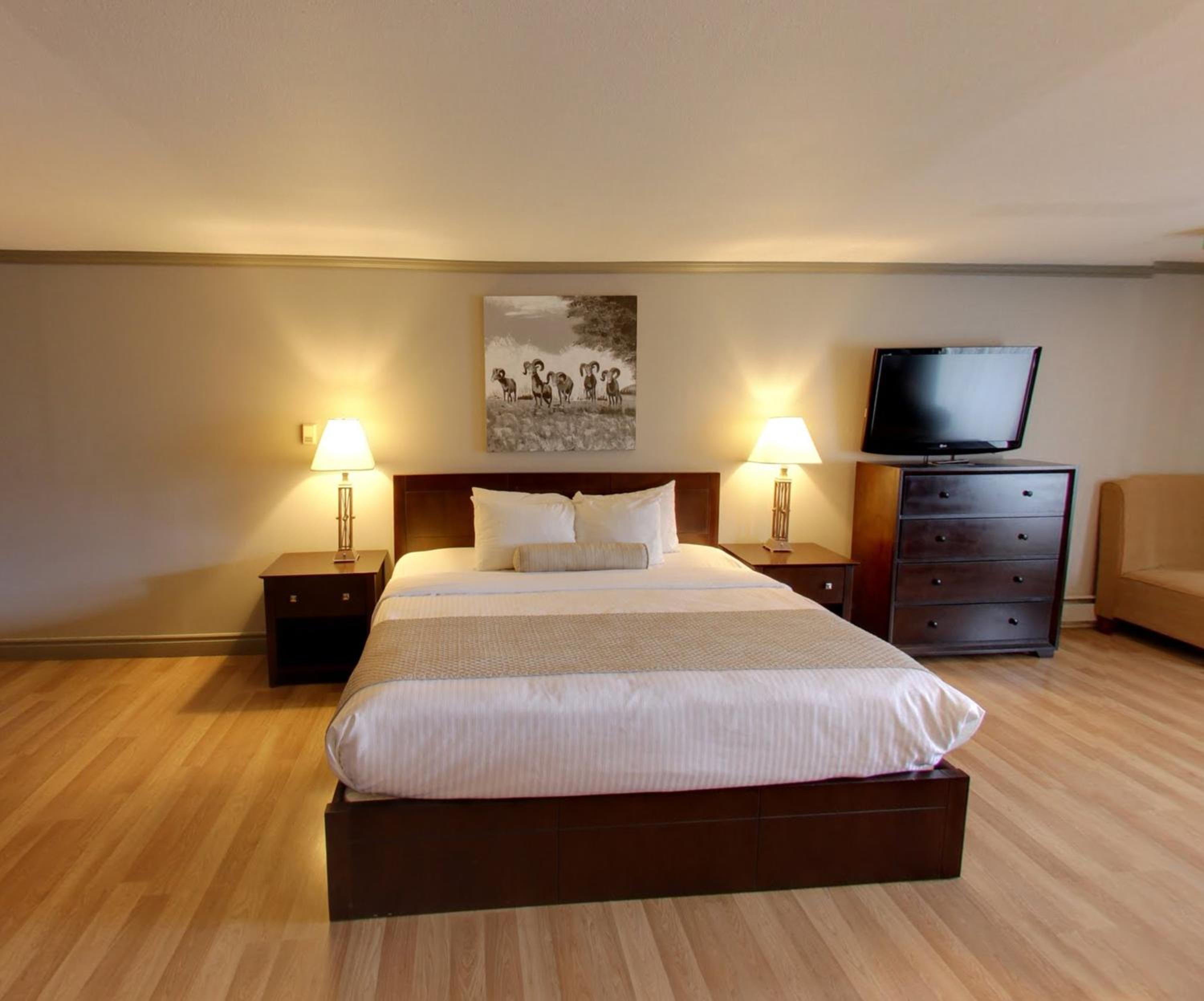 Golden Vacations - Days Inn by Wyndham Golden - Property Image 60