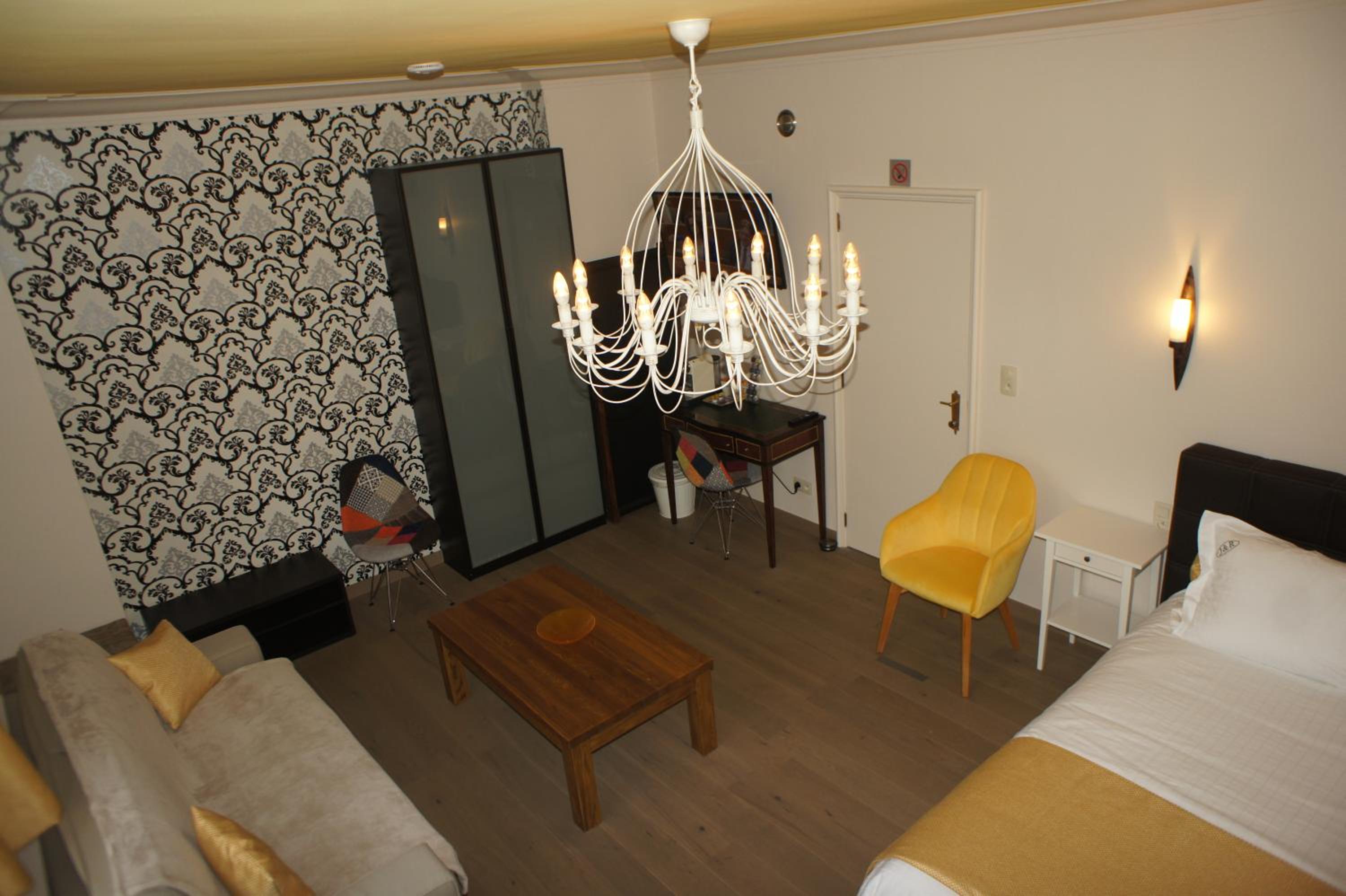 J and R Brussels City Apartment