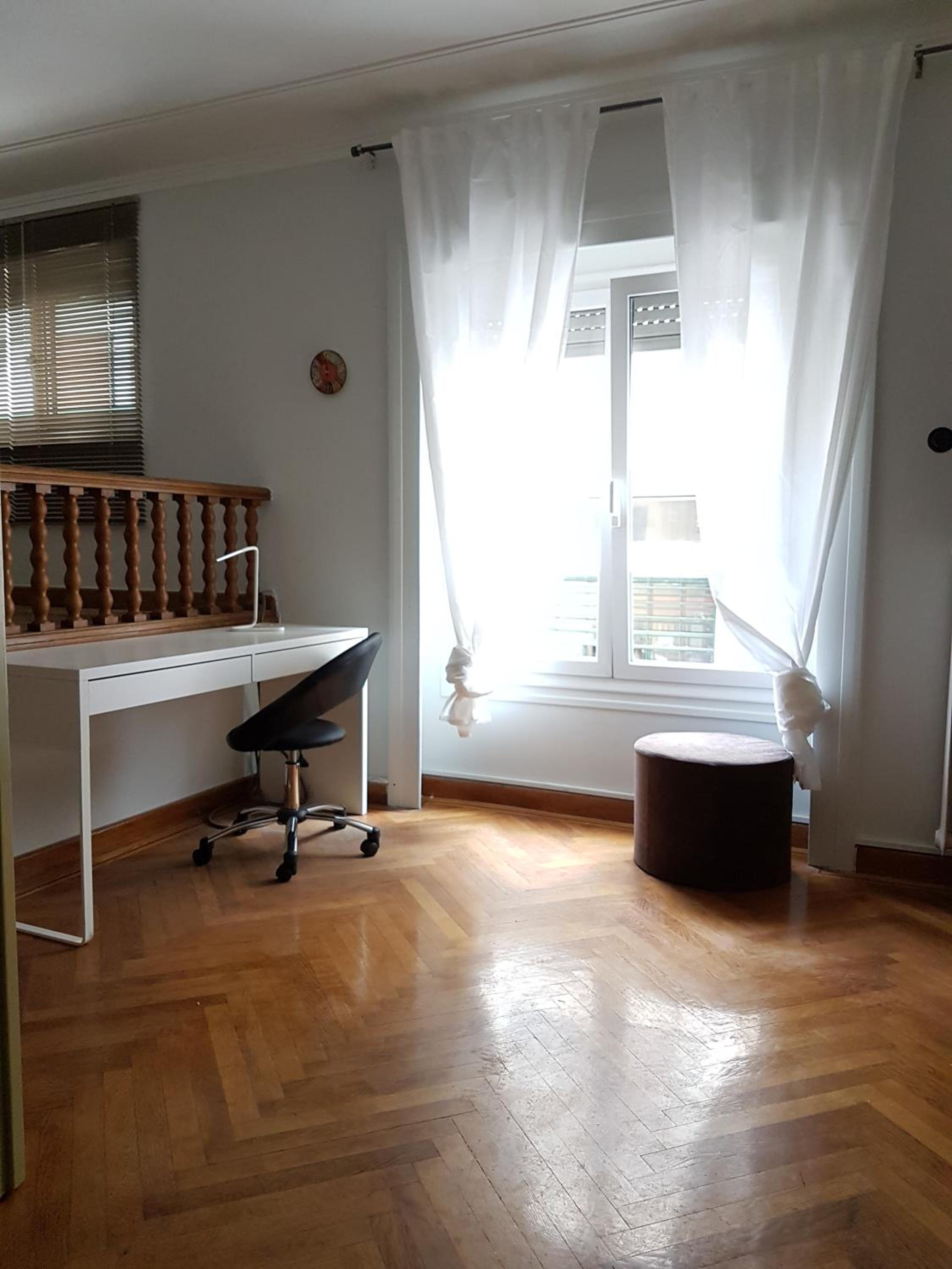 Errathens Pine Red and Taupe - Athens Center
