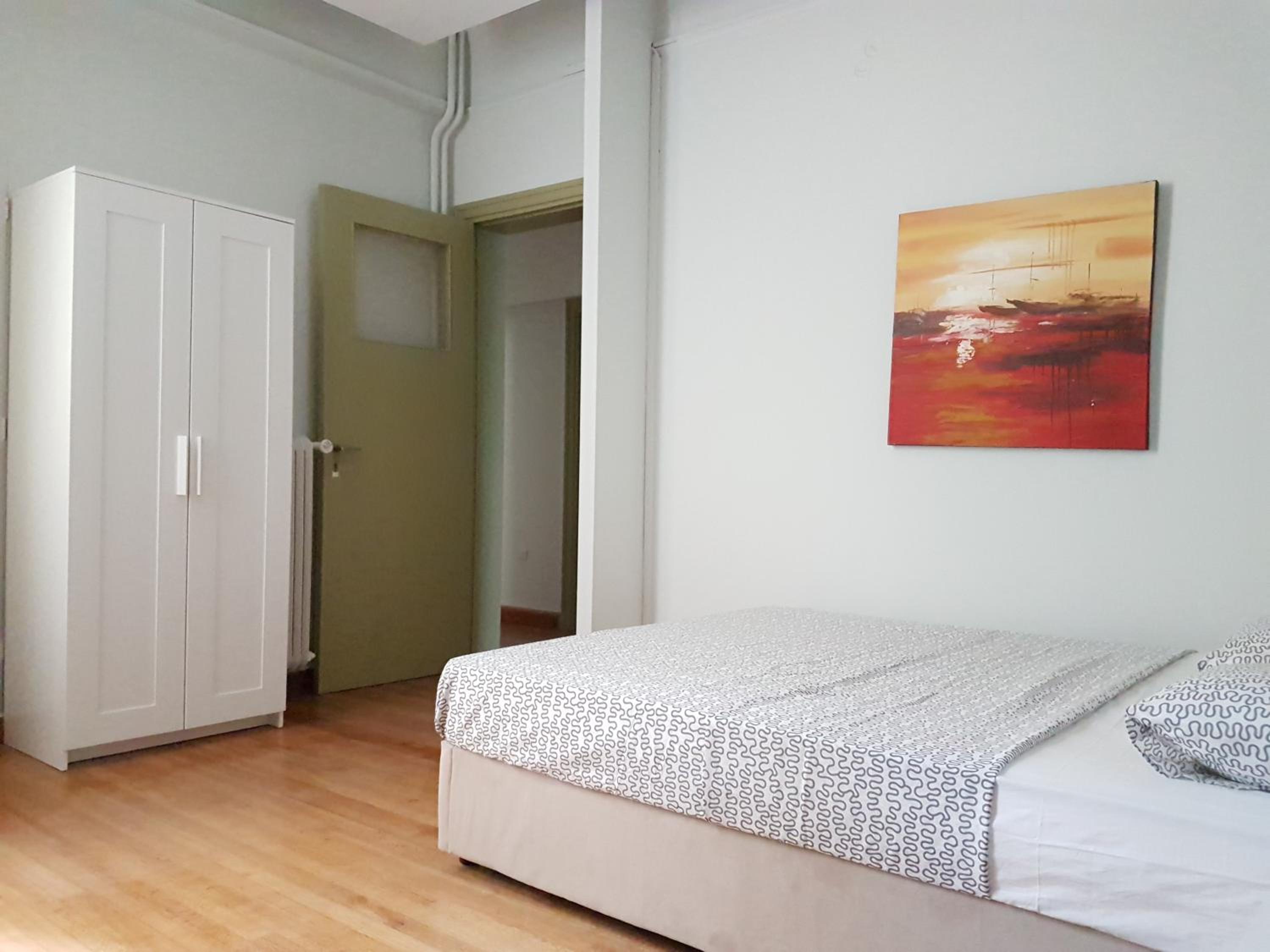 Errathens Pine Red and Taupe - Athens Center