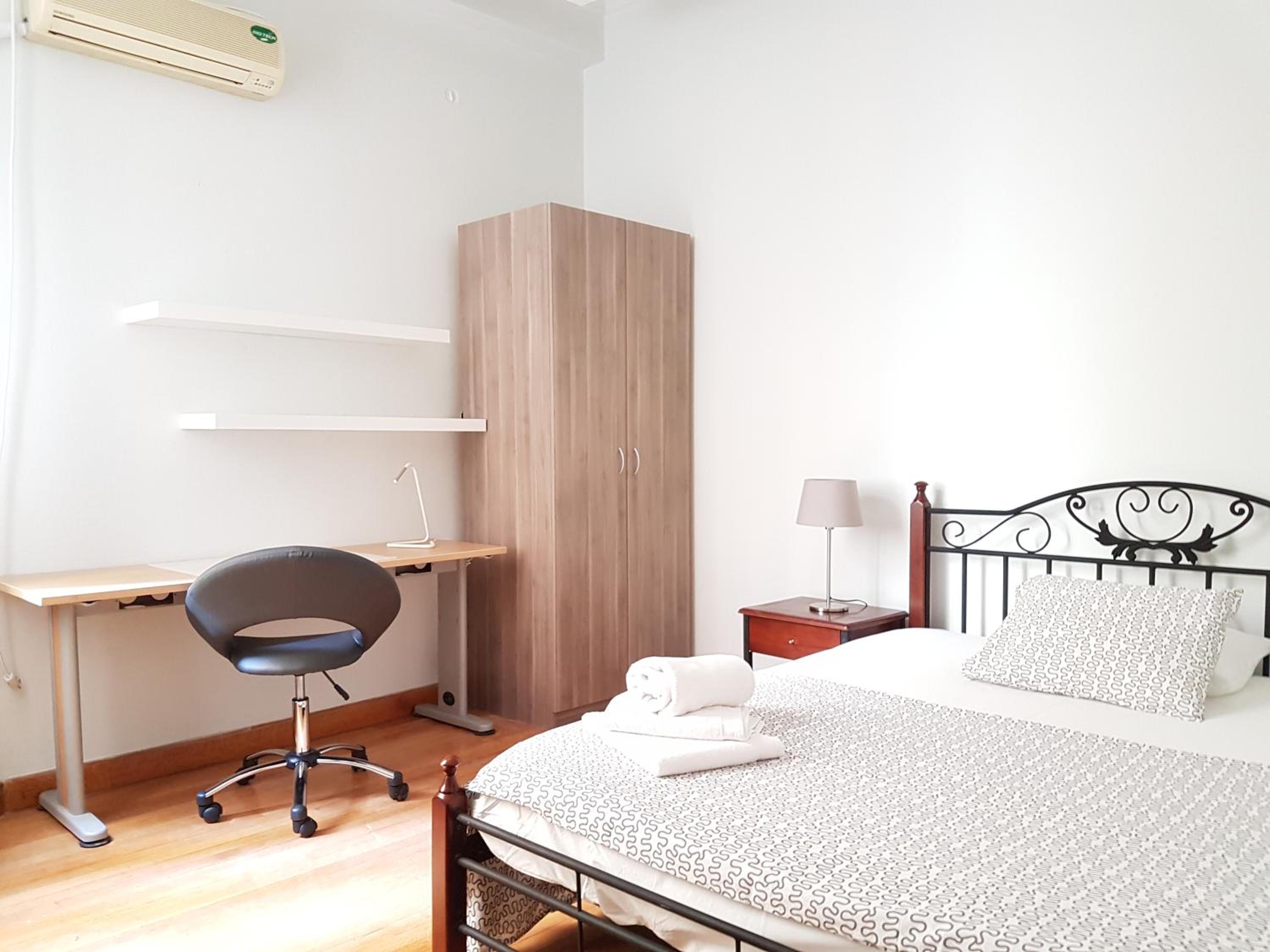 Errathens Pine Red and Taupe - Athens Center