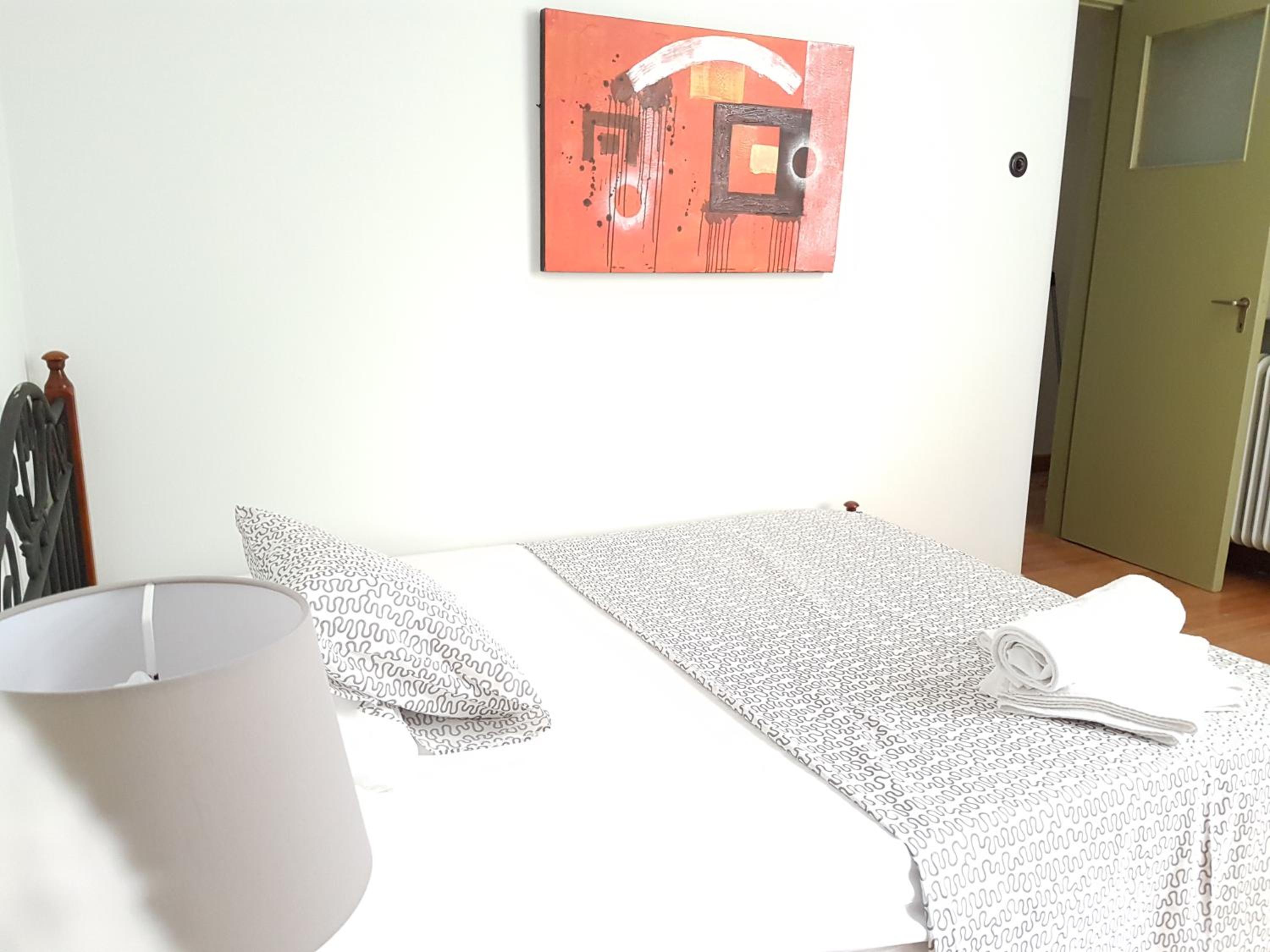 Errathens Pine Red and Taupe - Athens Center