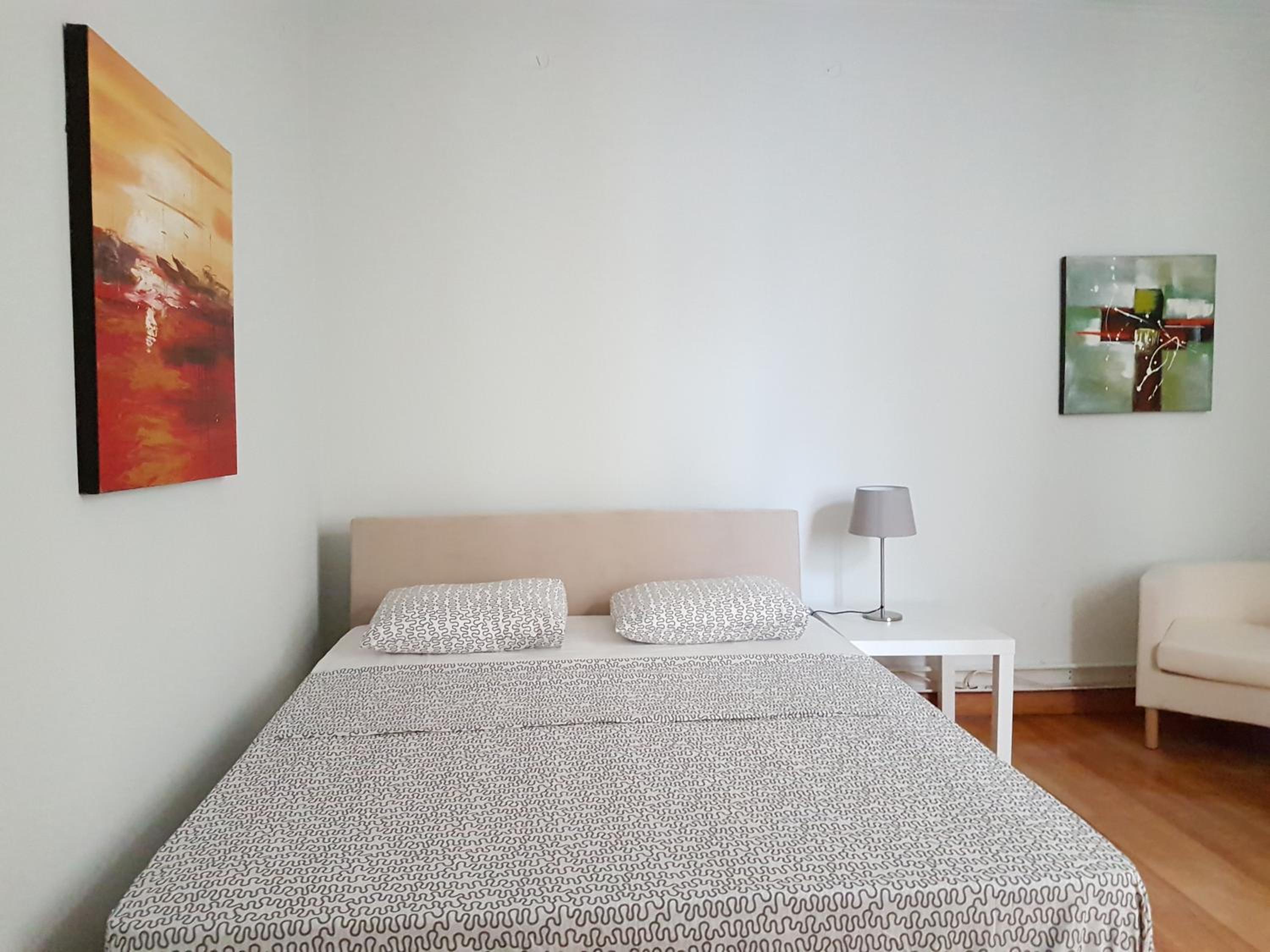 Errathens Pine Red and Taupe - Athens Center