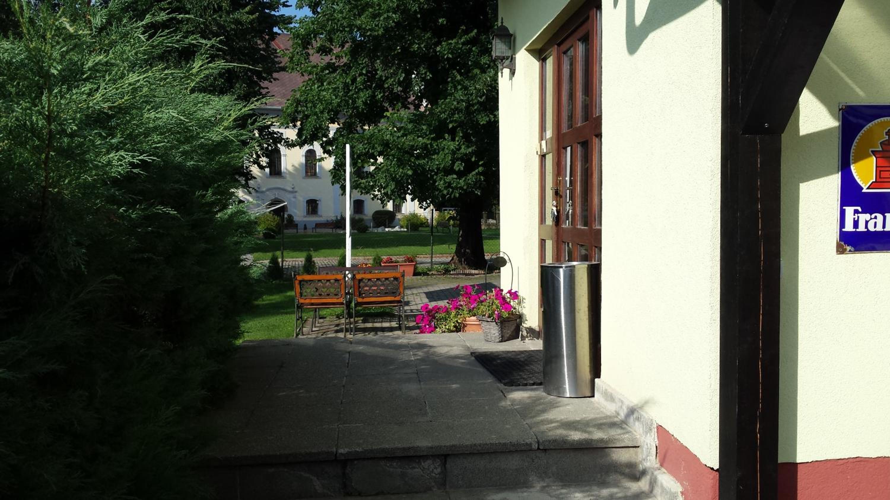 Photo 8