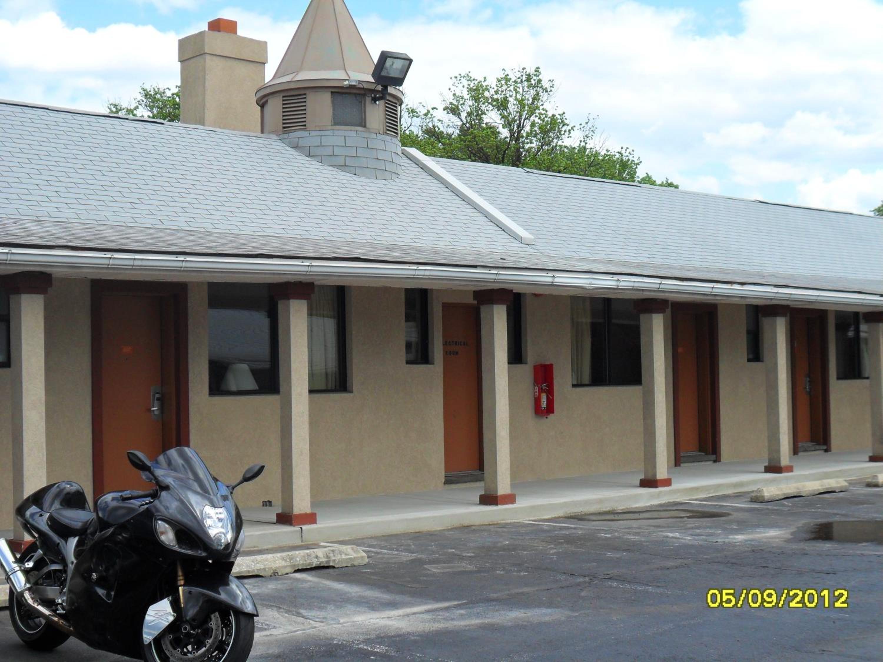 Red Carpet Inn Brooklawn view 4