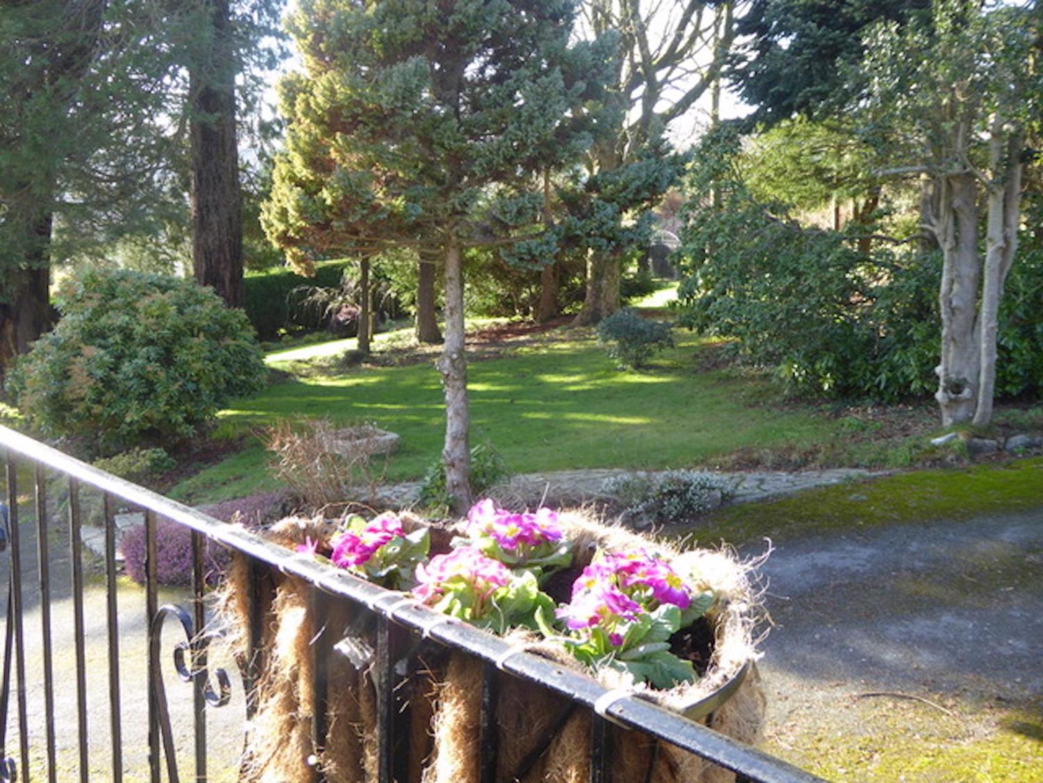Walkers Retreat with garden and views view 3