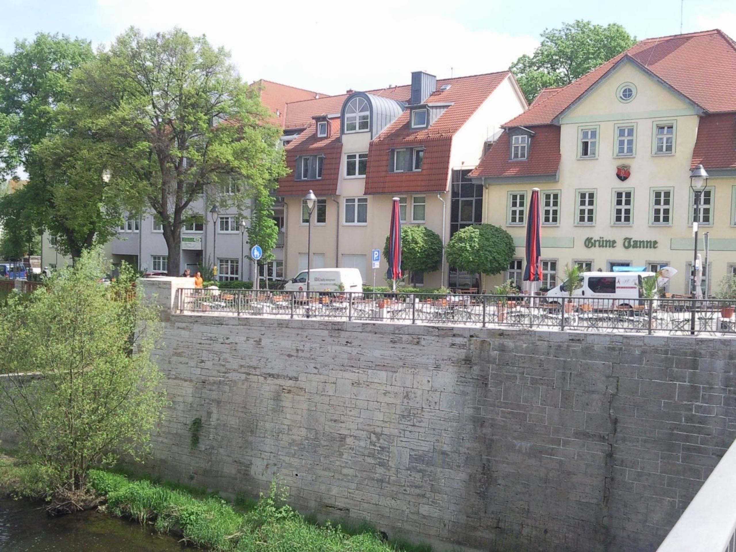 Ferienwohnung Friedrich Schiller, 2 Schlafzimmer, Balkon,kostenloses WiFi, nähe Zentrum,