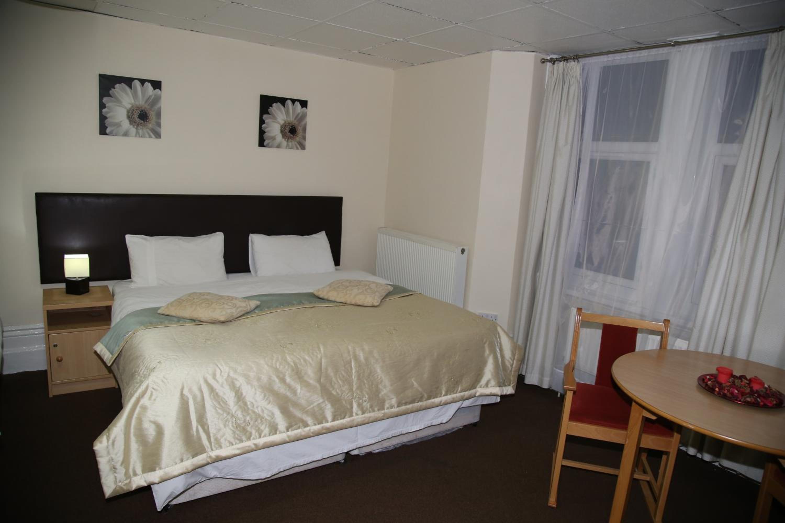 A Gosport Inn - Free Private Parking