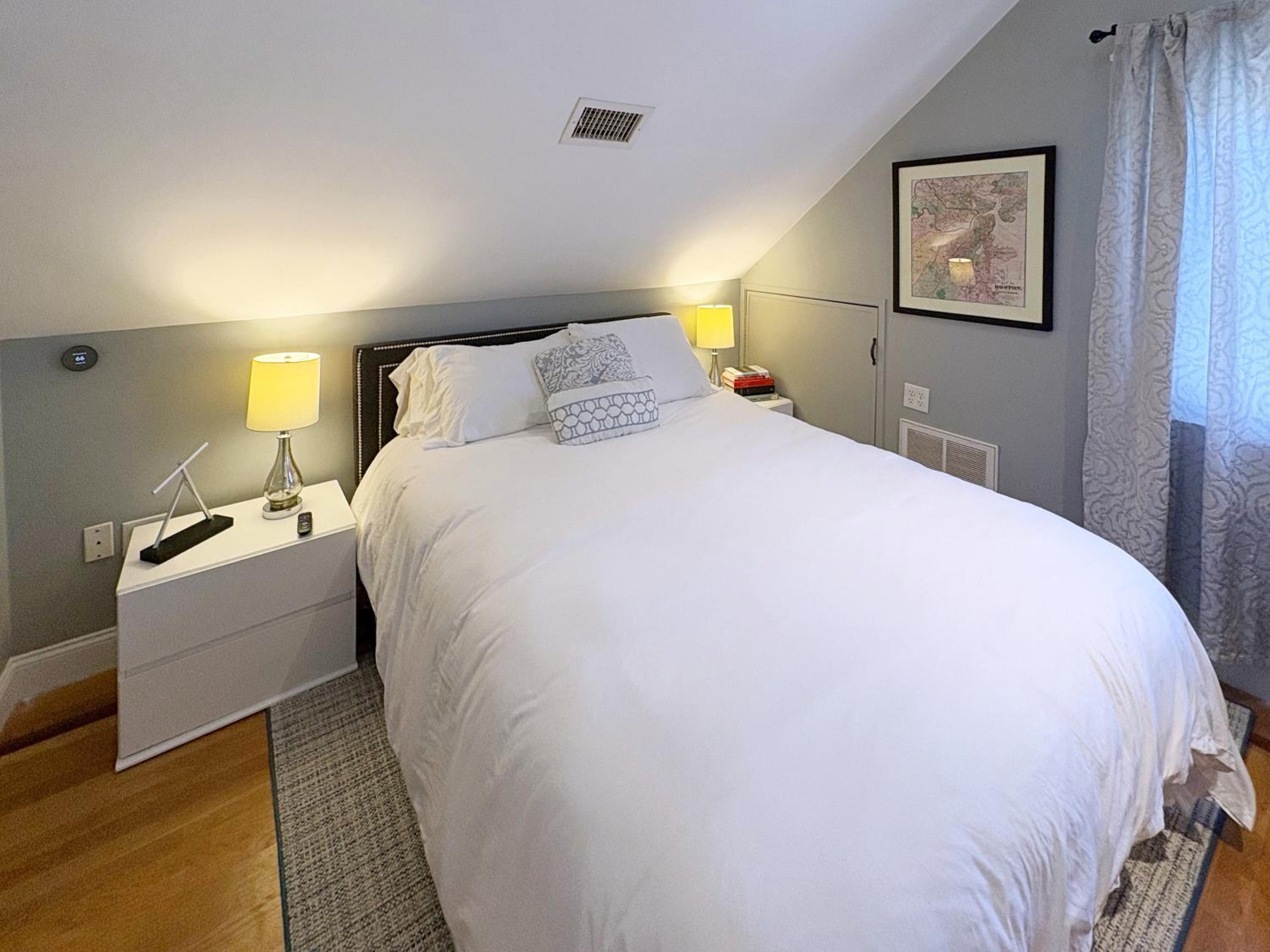 Top-floor, 2-Bedroom Balcony near Red Line, photo 16