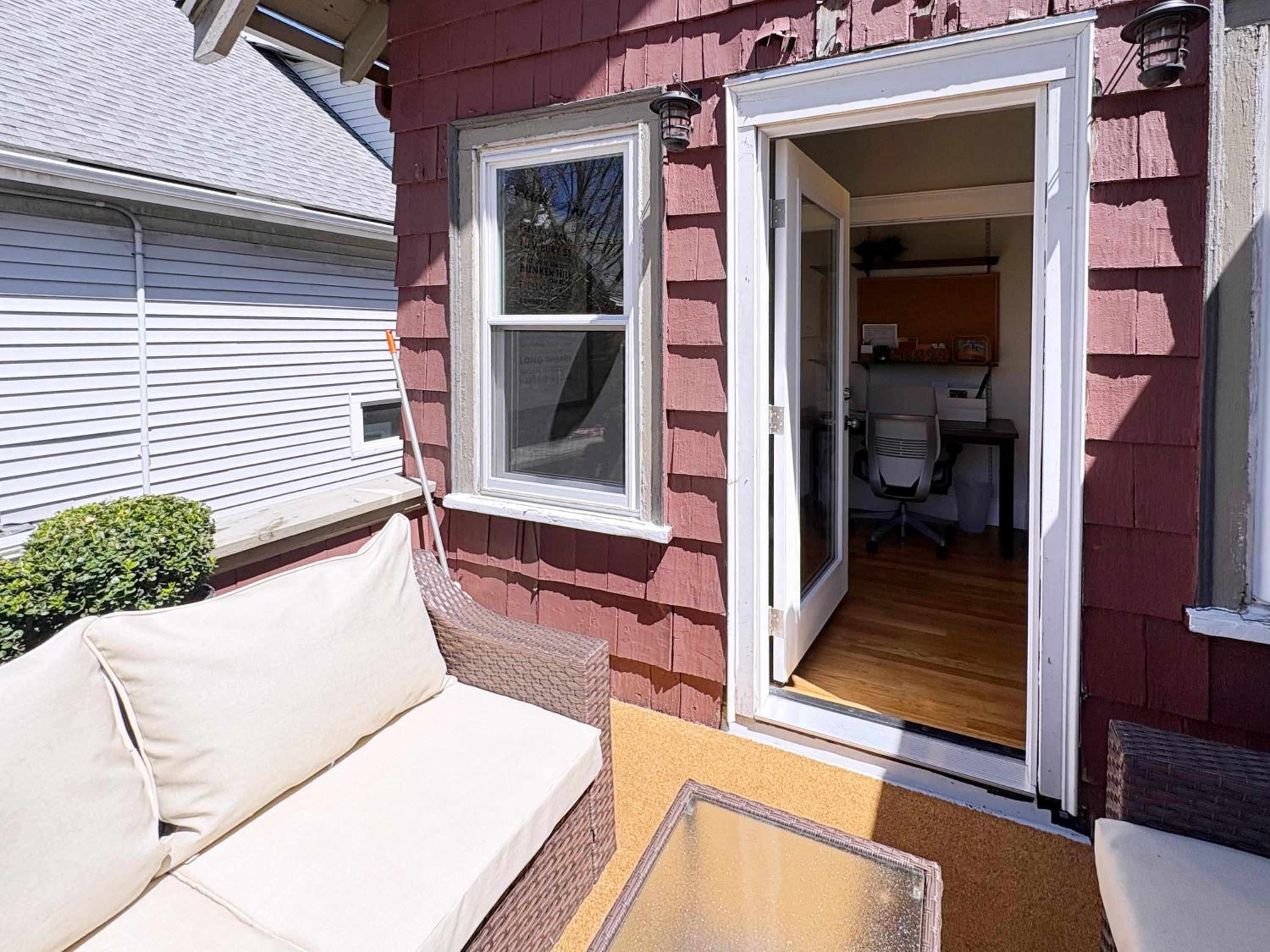 Top-floor, 2-Bedroom Balcony near Red Line, photo 24