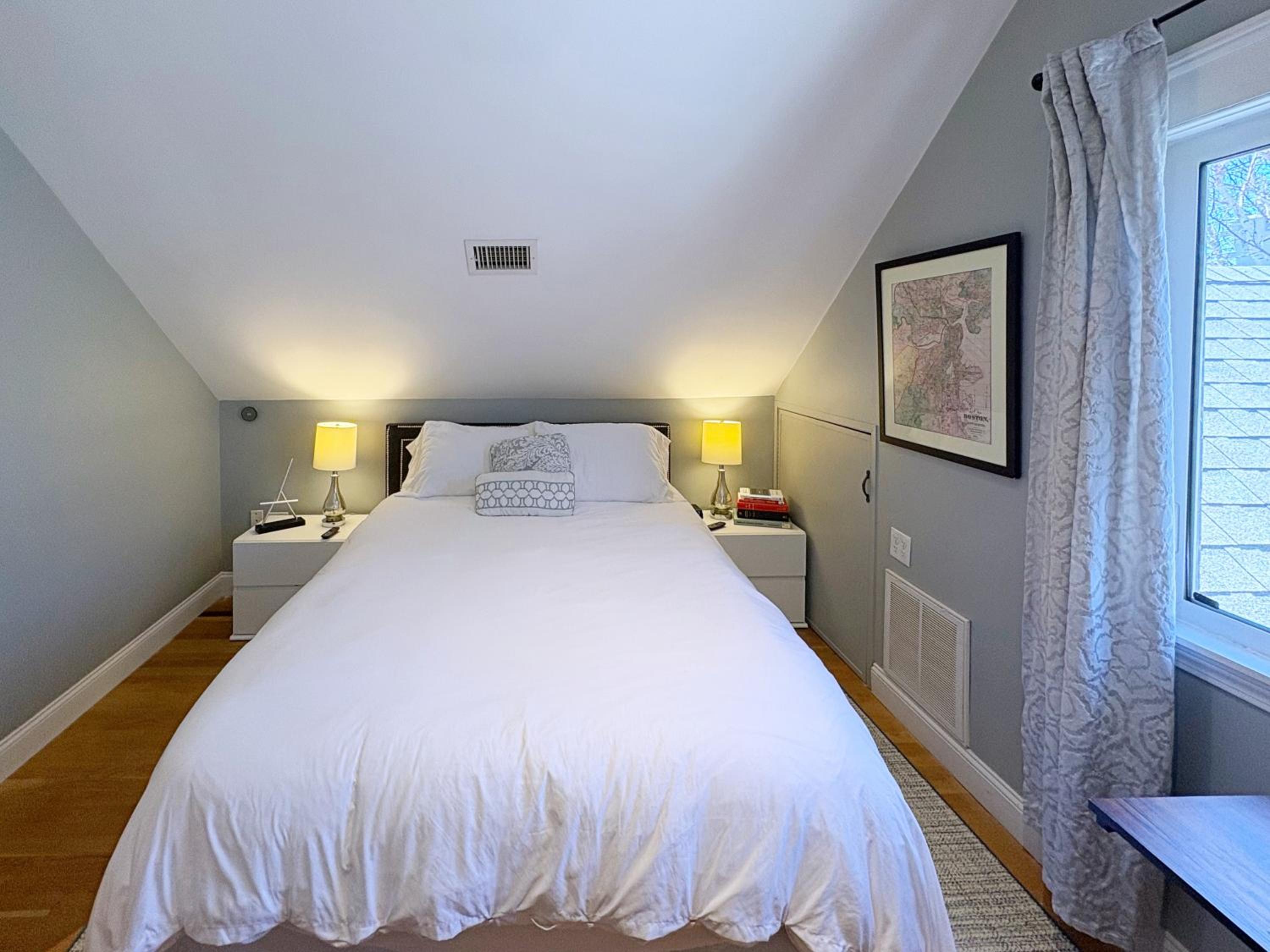 Top-floor, 2-Bedroom Balcony near Red Line, photo 19