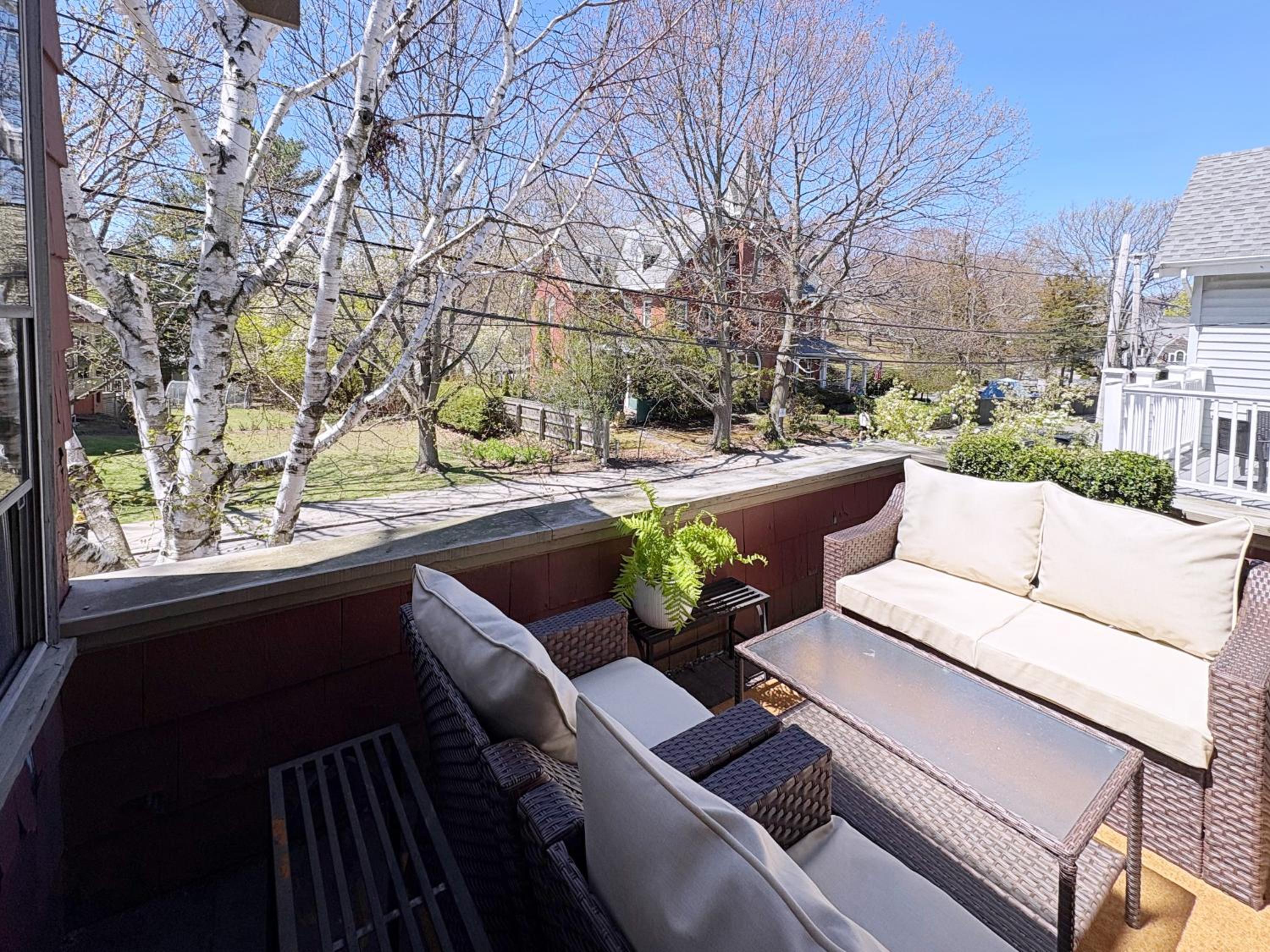 Top-floor, 2-Bedroom Balcony near Red Line, photo 25