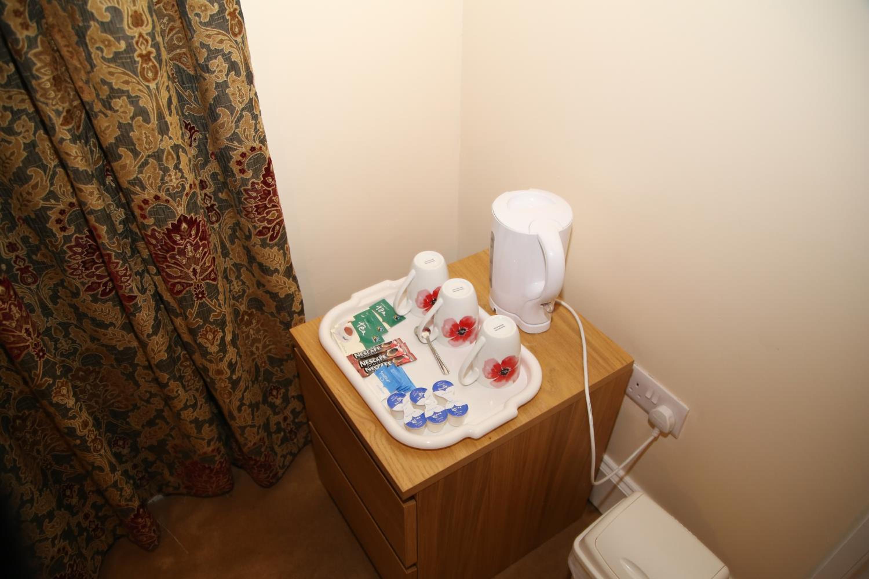 Acorn Lodge Guest House - Free parking