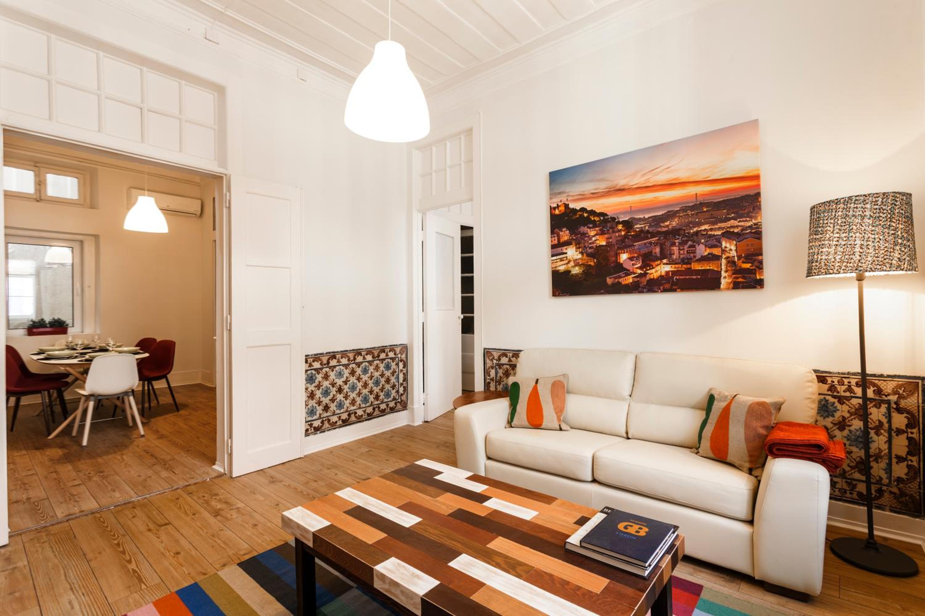 WHome | Fanqueiros Downtown Typical Apartment view 5