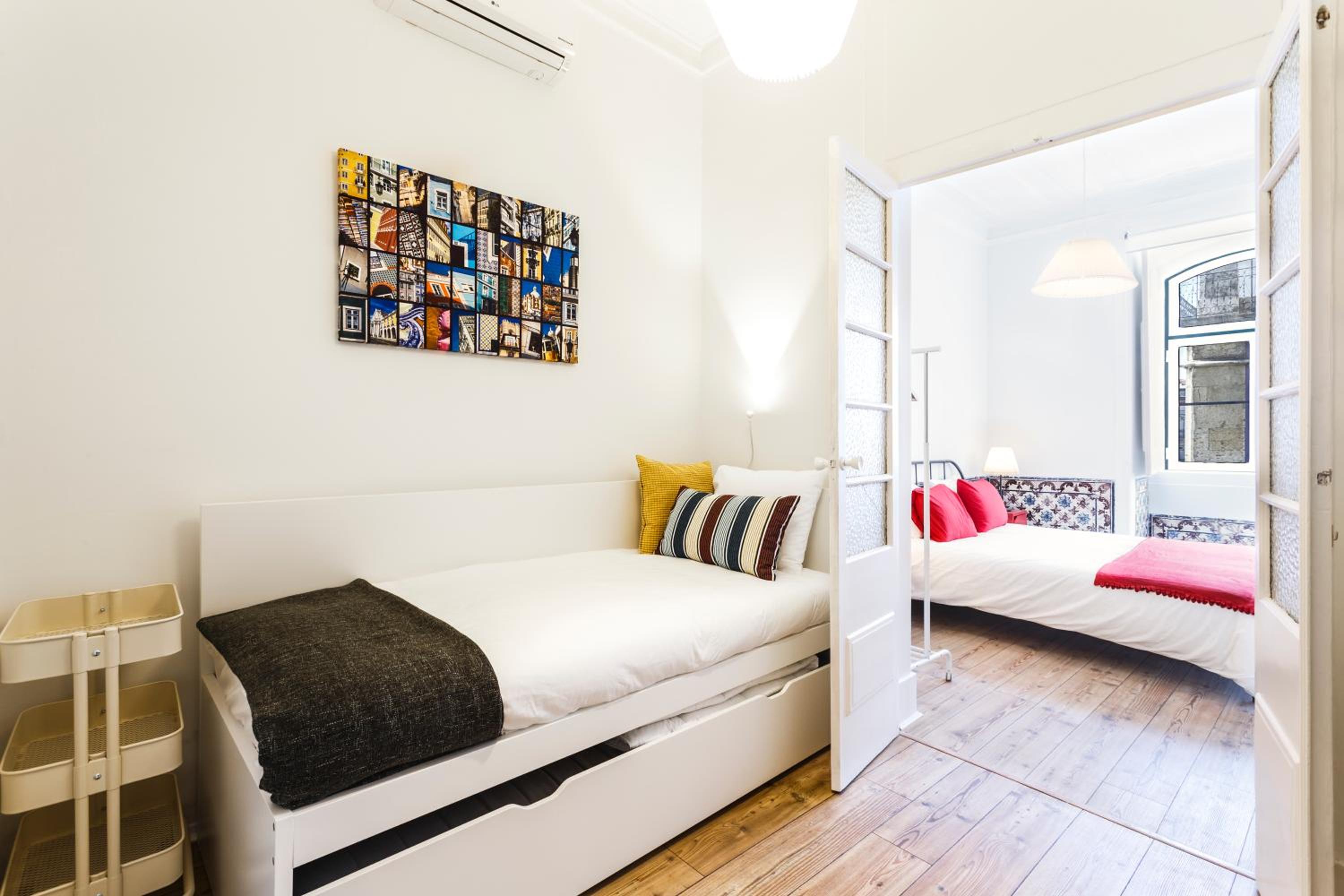 WHome | Fanqueiros Downtown Typical Apartment view 2
