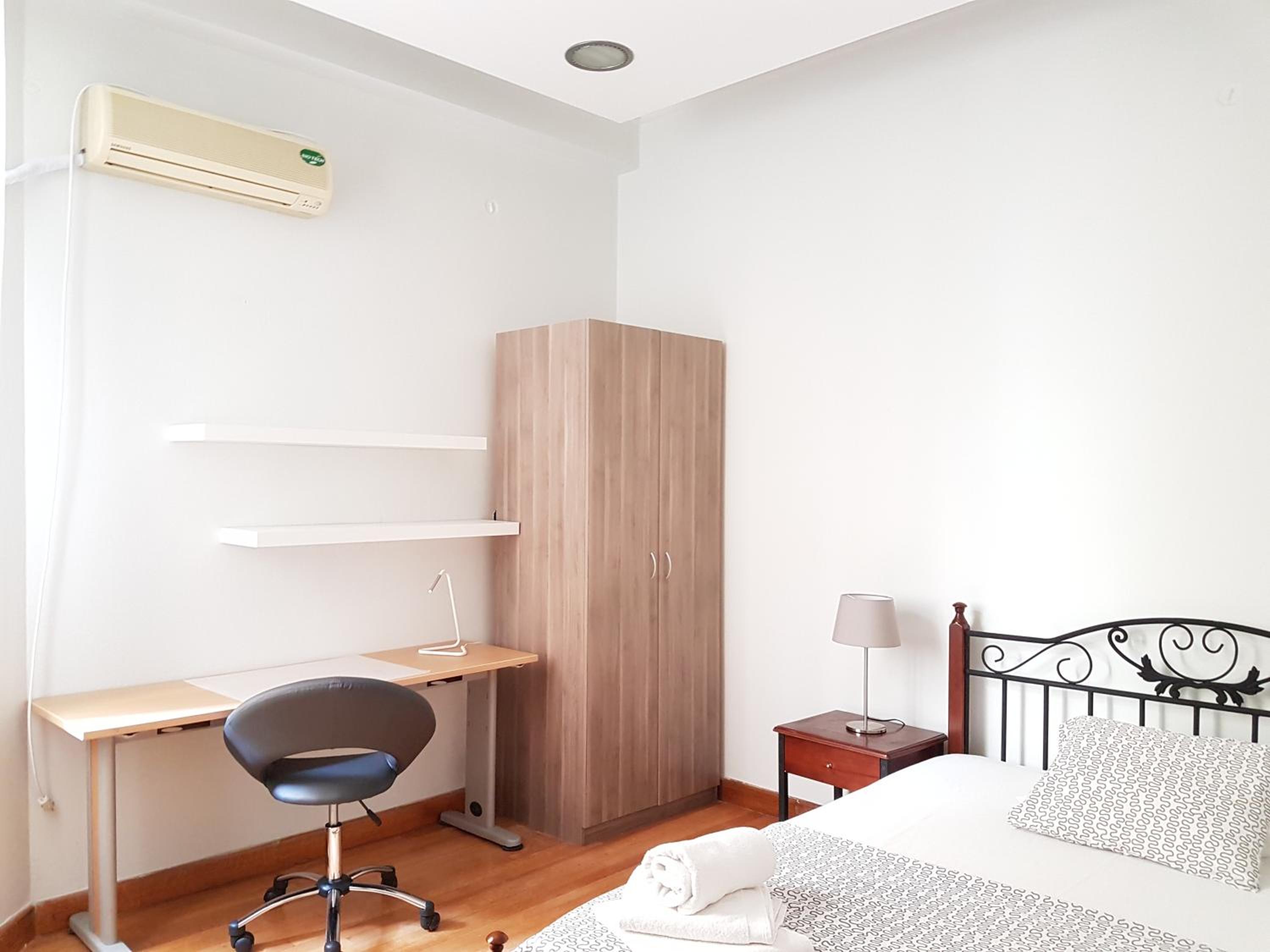 Errathens Pine Red and Taupe - Athens Center