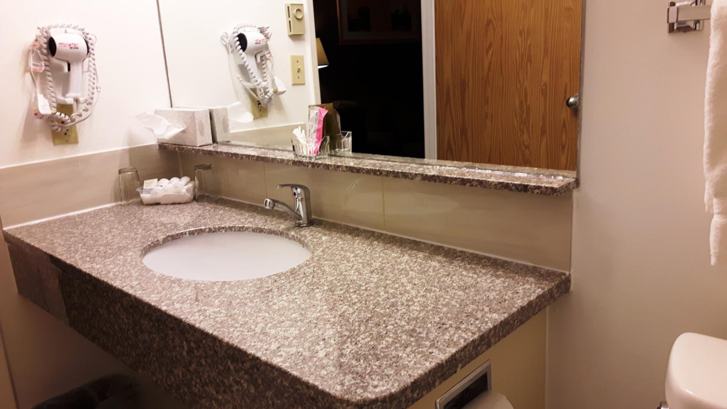Canway Inn & Suites, photo 16