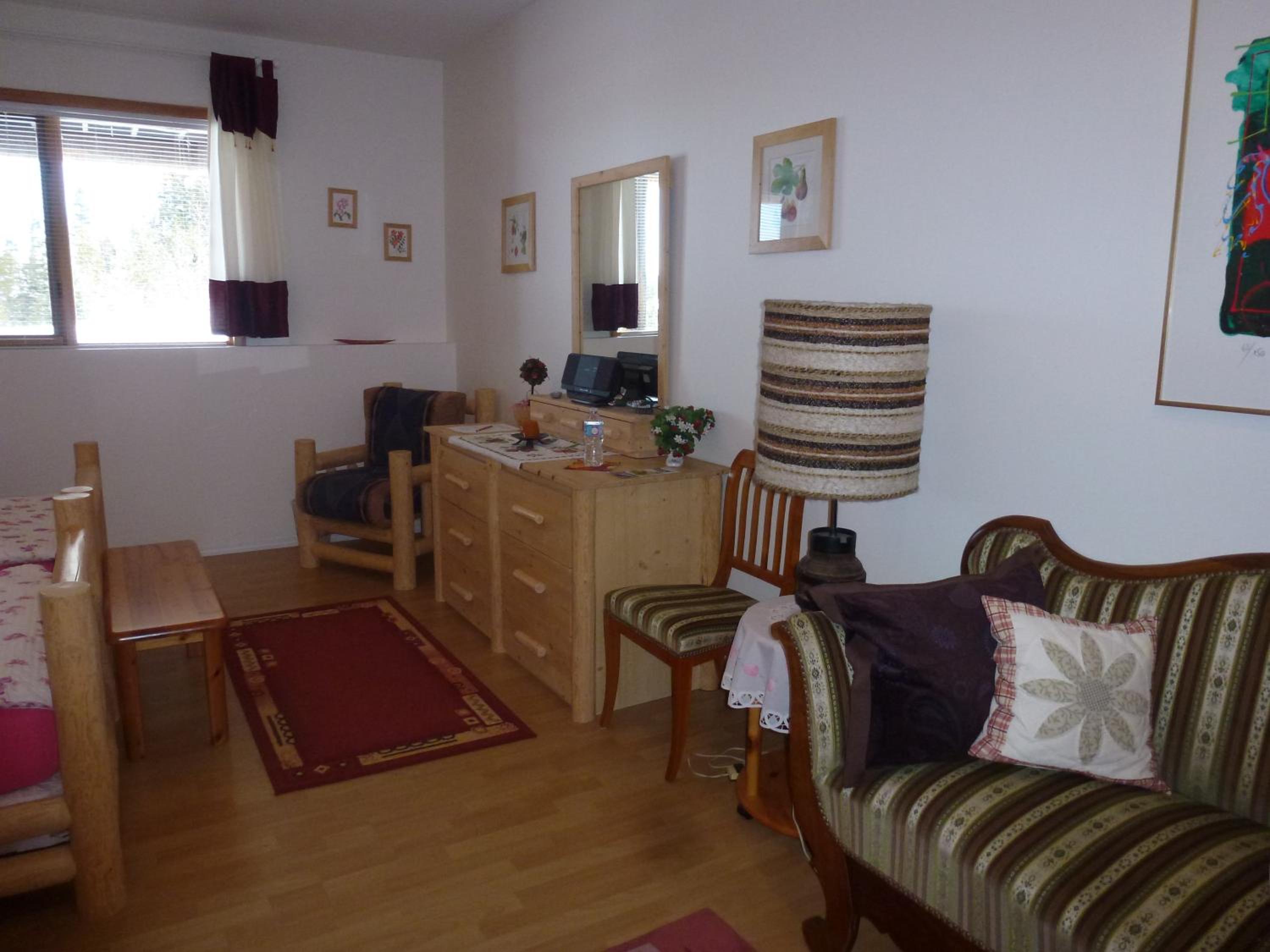 Little Black Bear Lodge/B&B