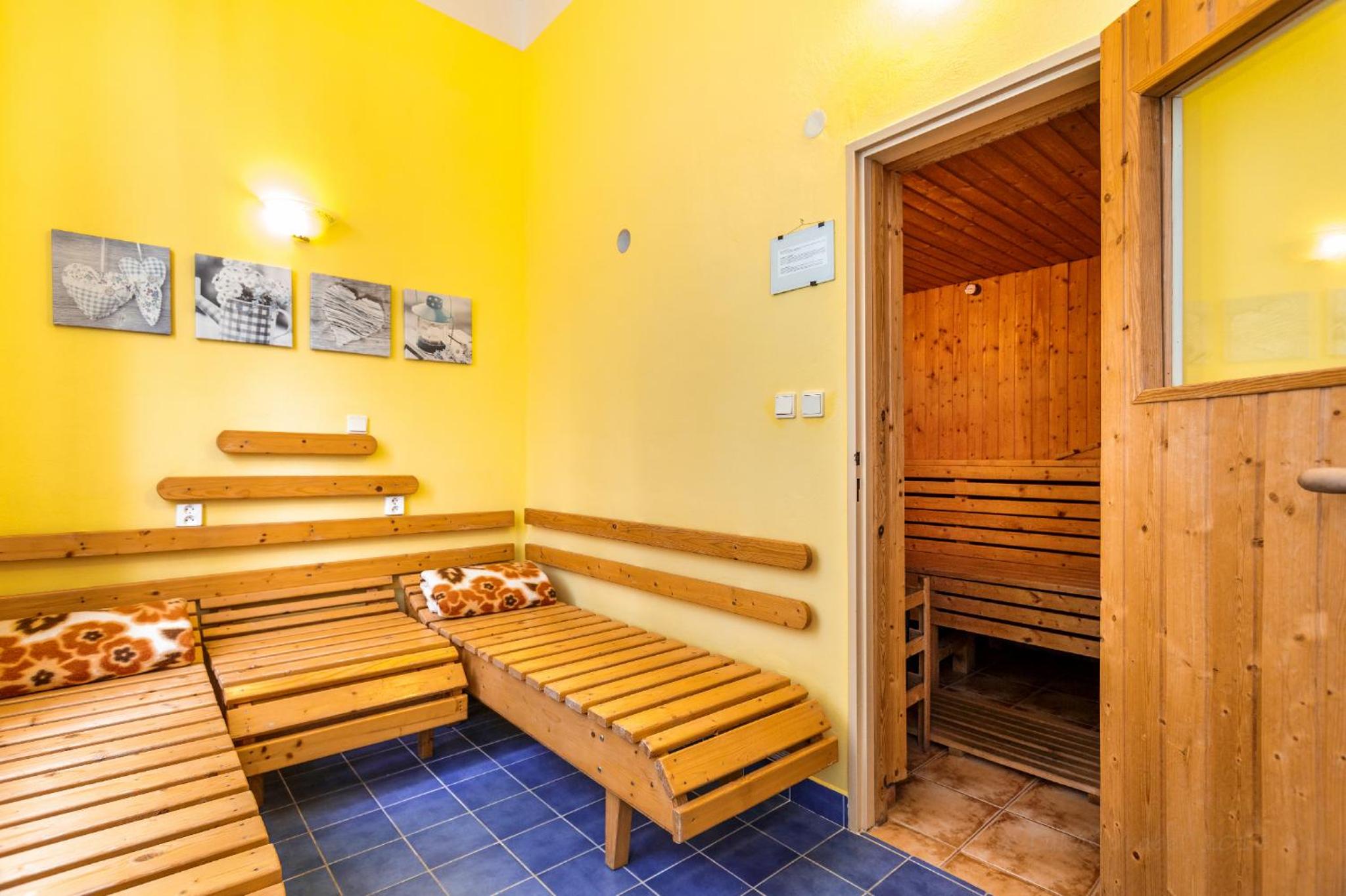 Penzión - Restaurant Atrium view 4
