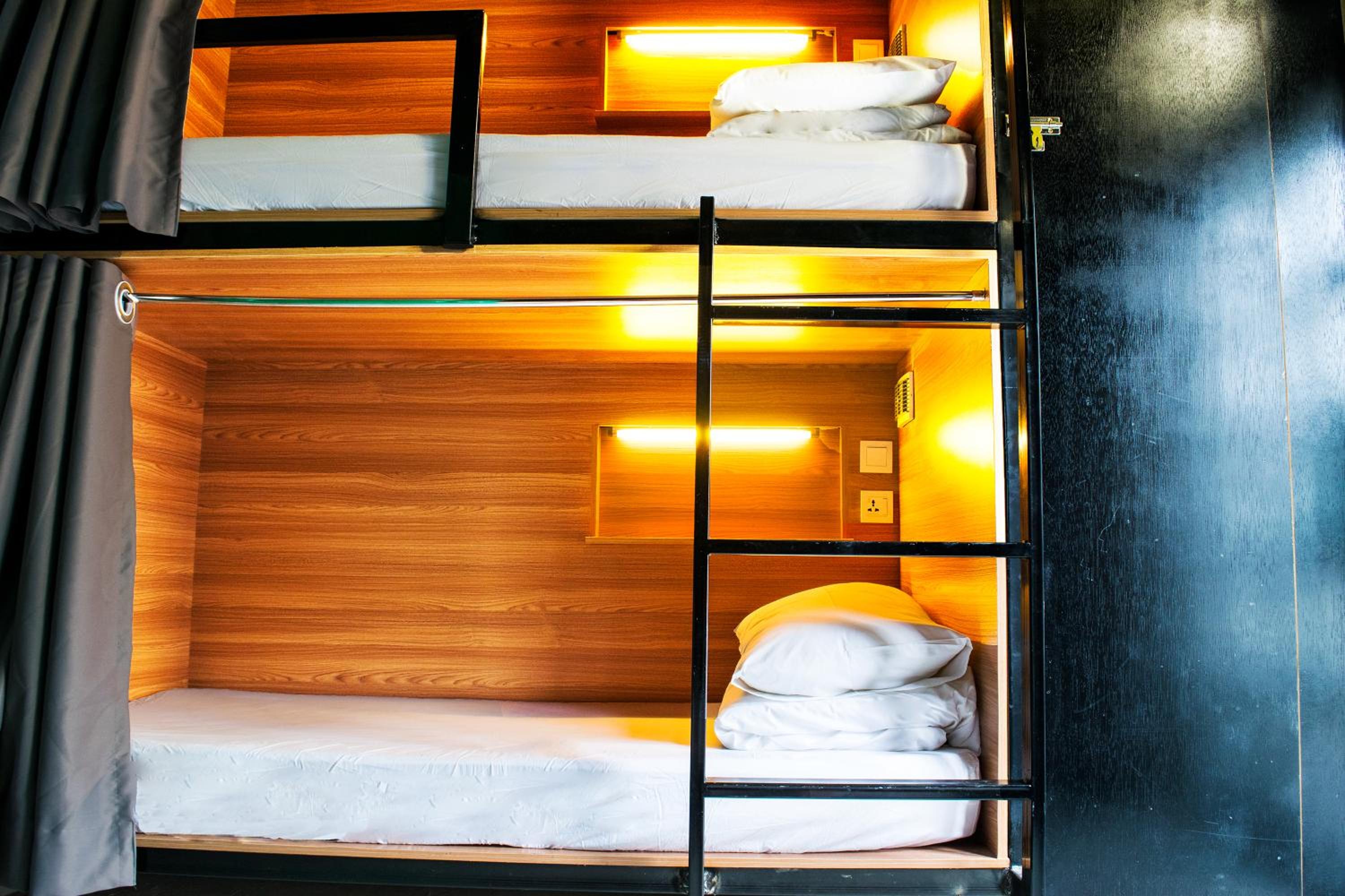 Chinatown Hostel by Mingle - Rooftop Private Jacuzzi with Bar