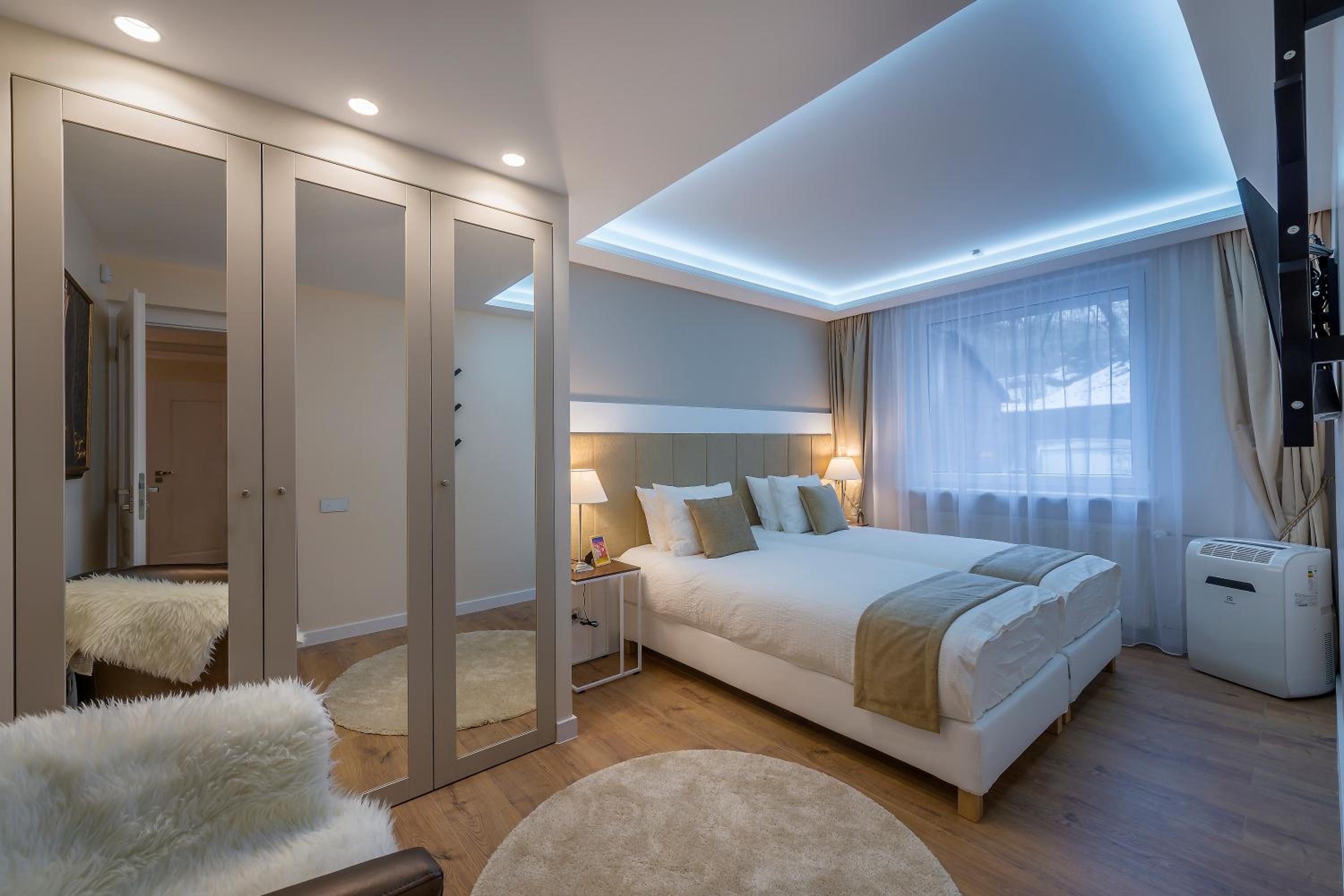 Hills Park Luxury Apartment view 2