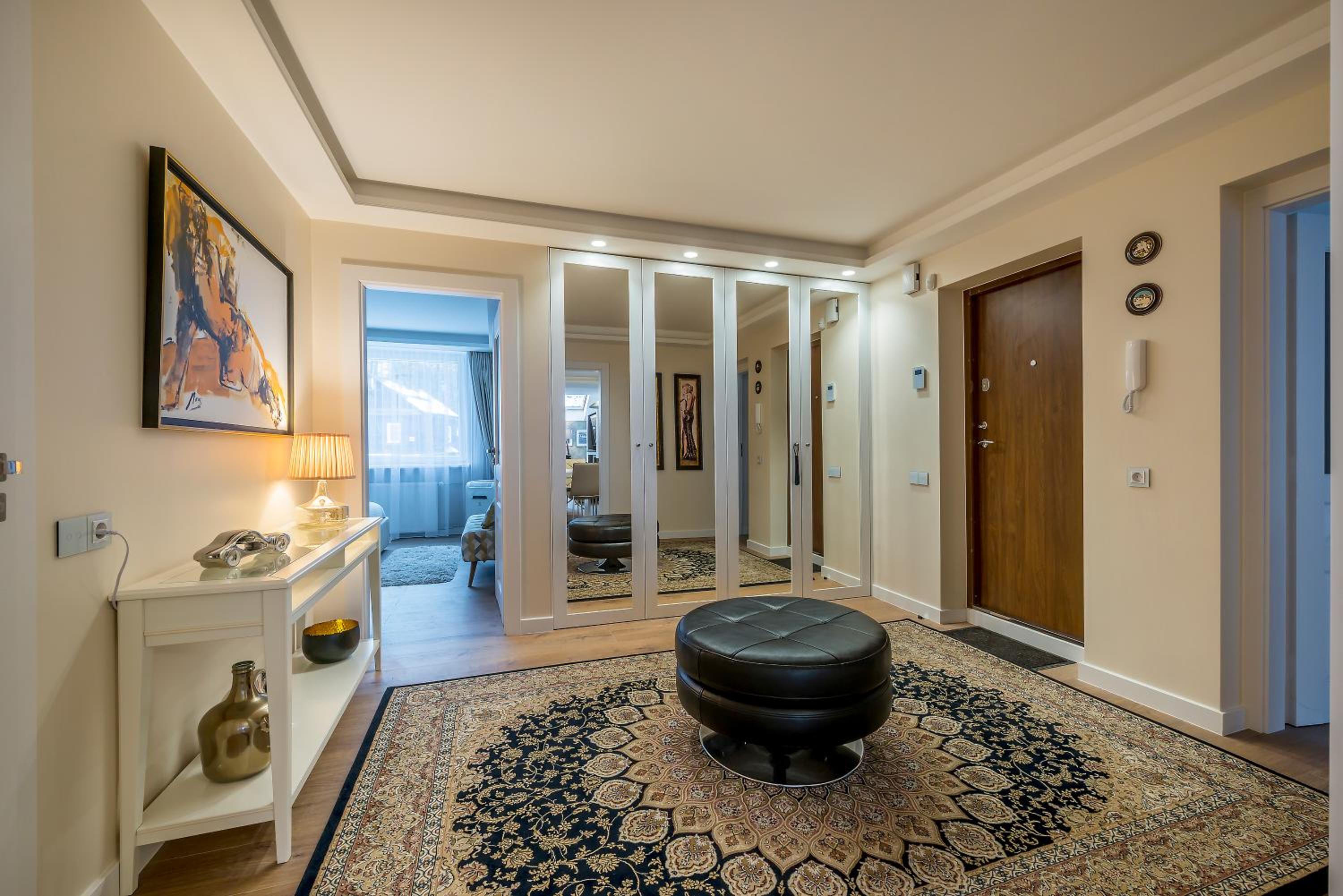 Hills Park Luxury Apartment view 3