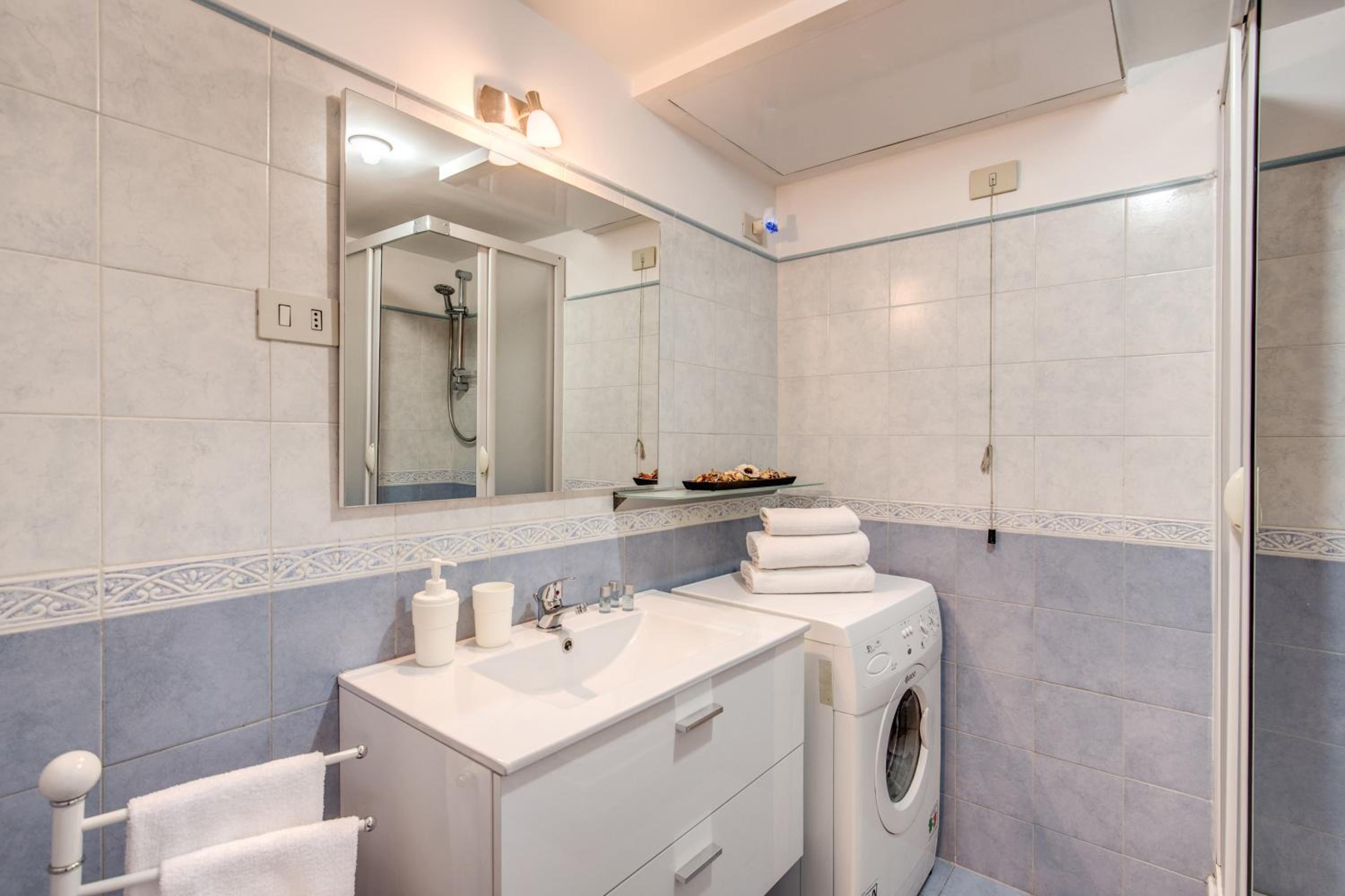 M&L Apartments - Ardesia Colosseo