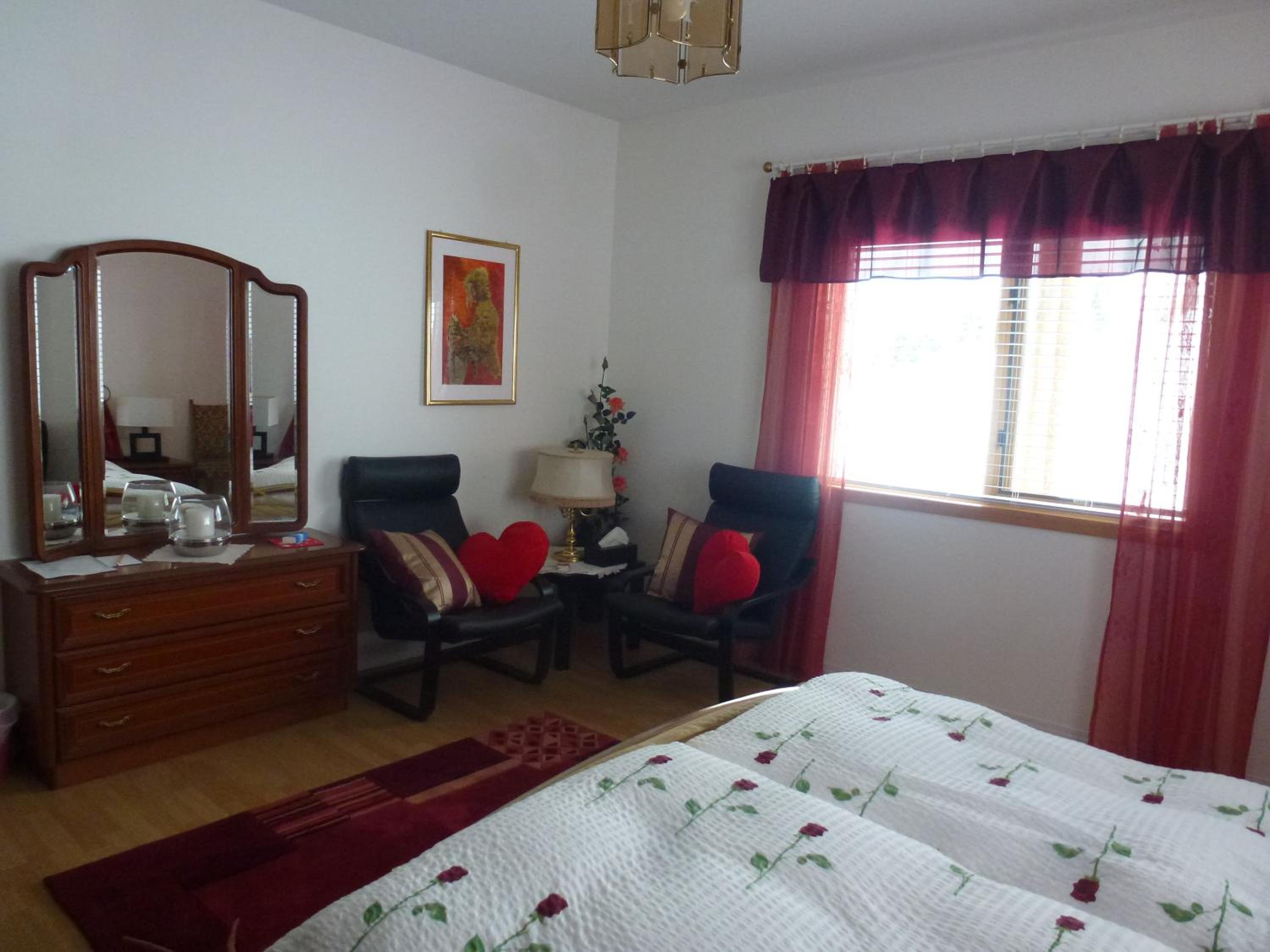 Little Black Bear Lodge/B&B