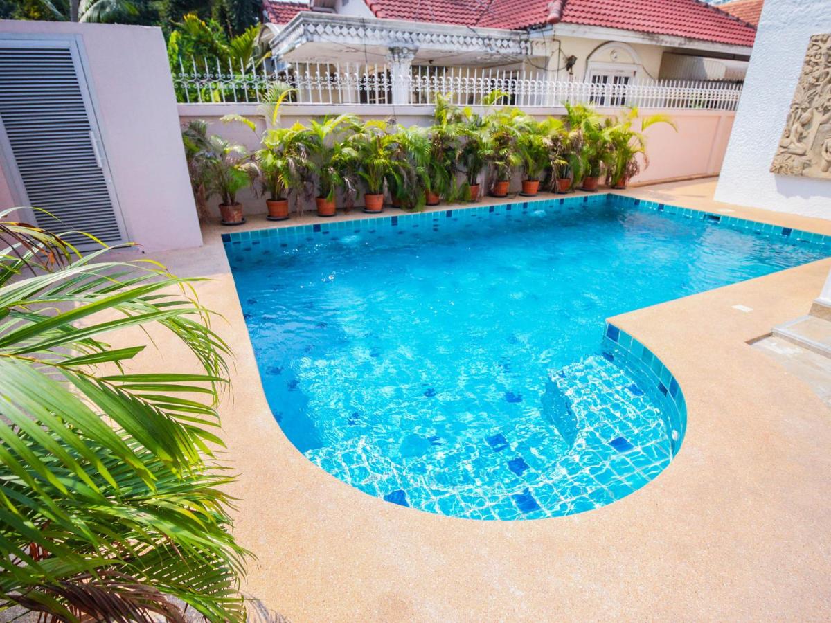 Naklua Pool Villa by Pattaya Sunny Rentals view 4