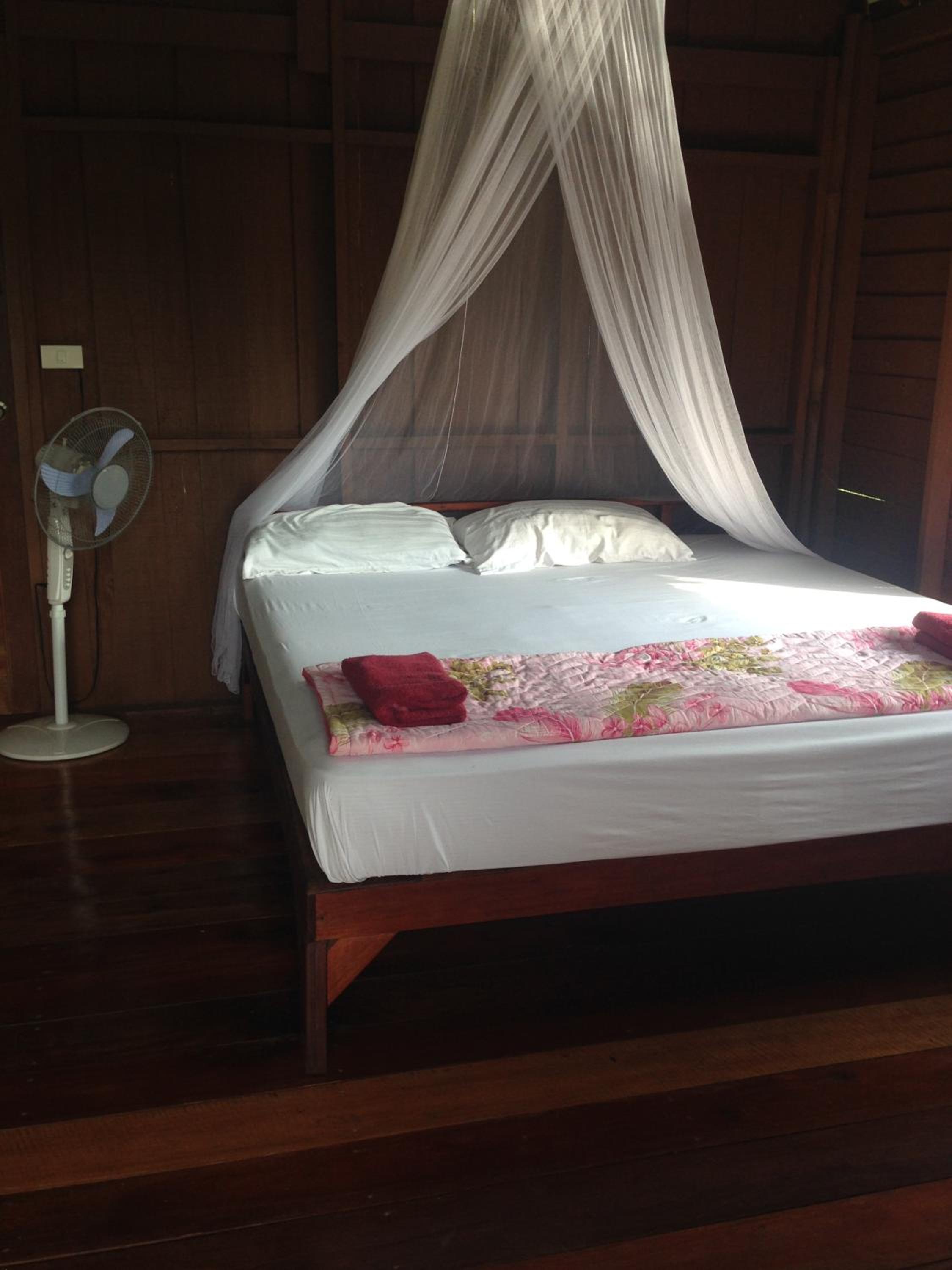 Frog Garden Hut view 5