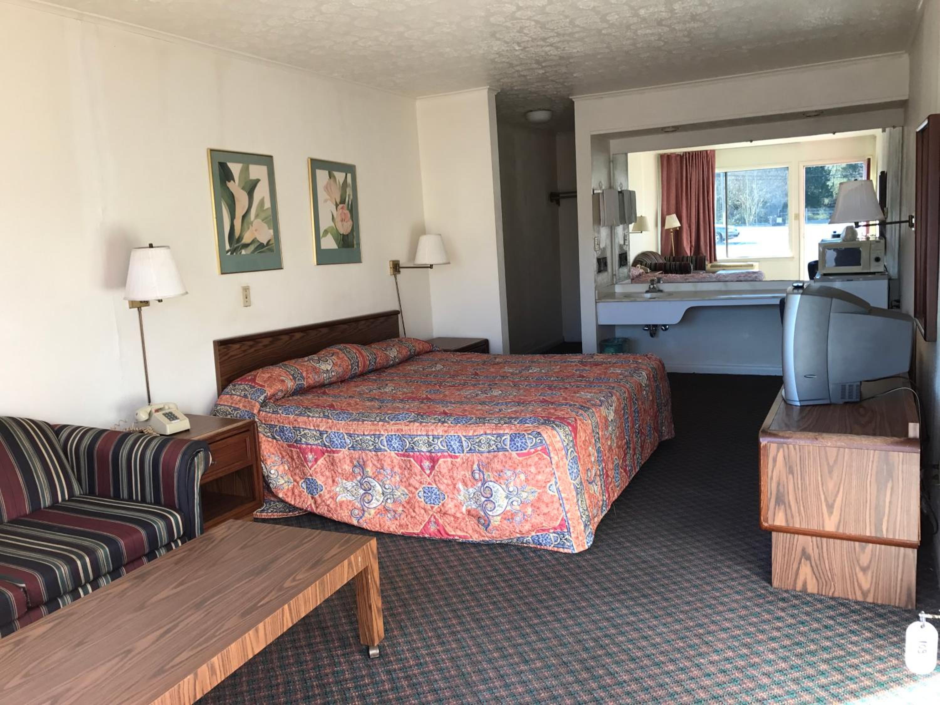 Flagship Inn