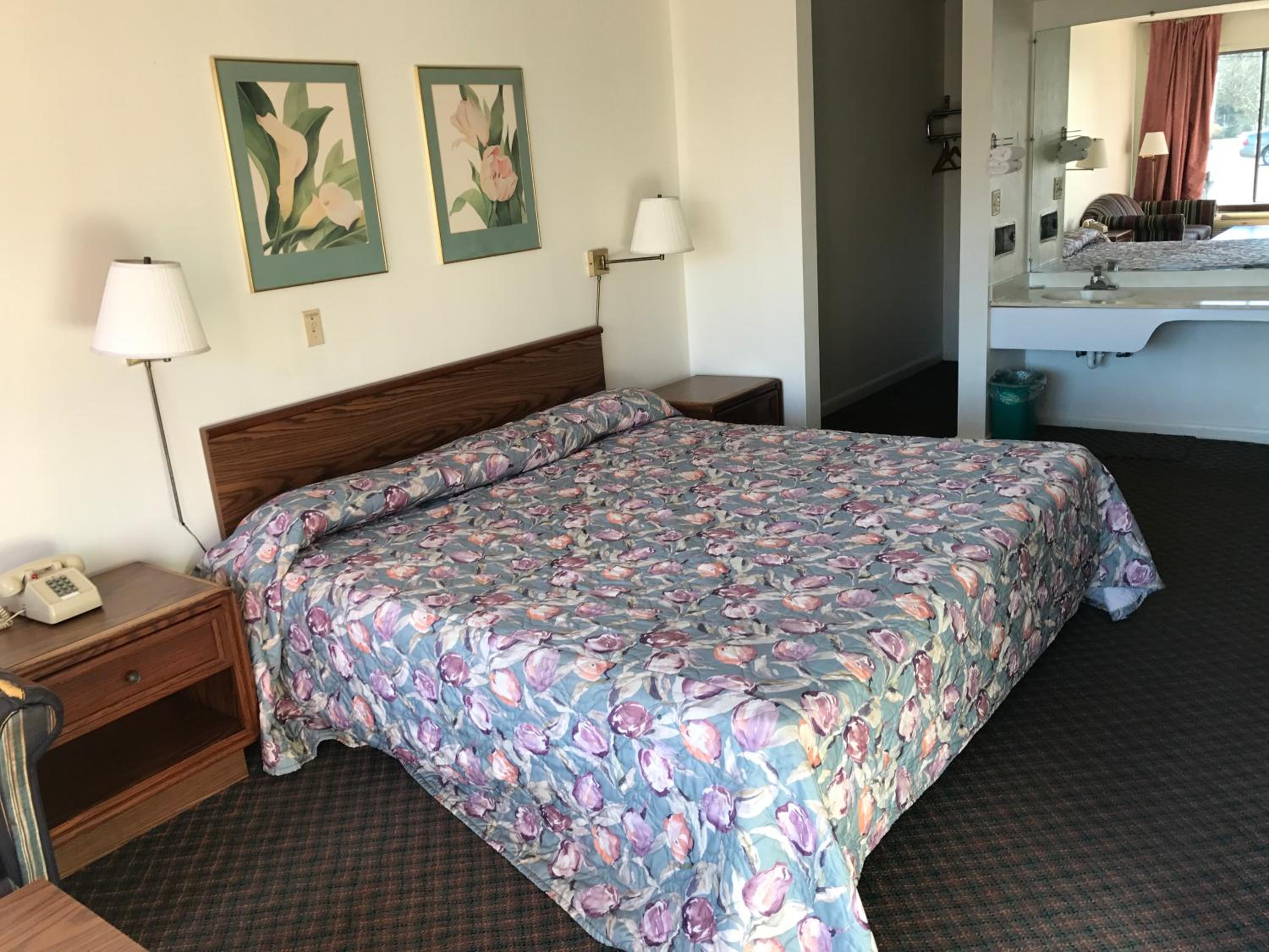 Flagship Inn
