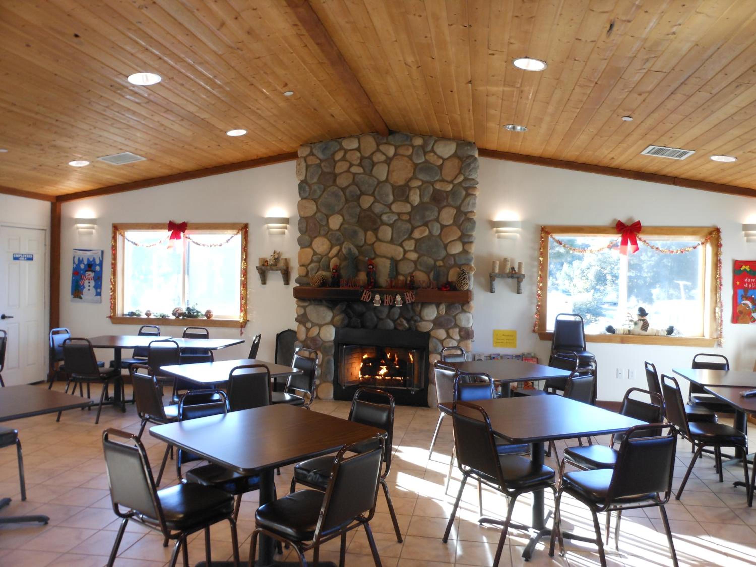 Oakzanita Springs Camping Resort Cottage 3 view 2