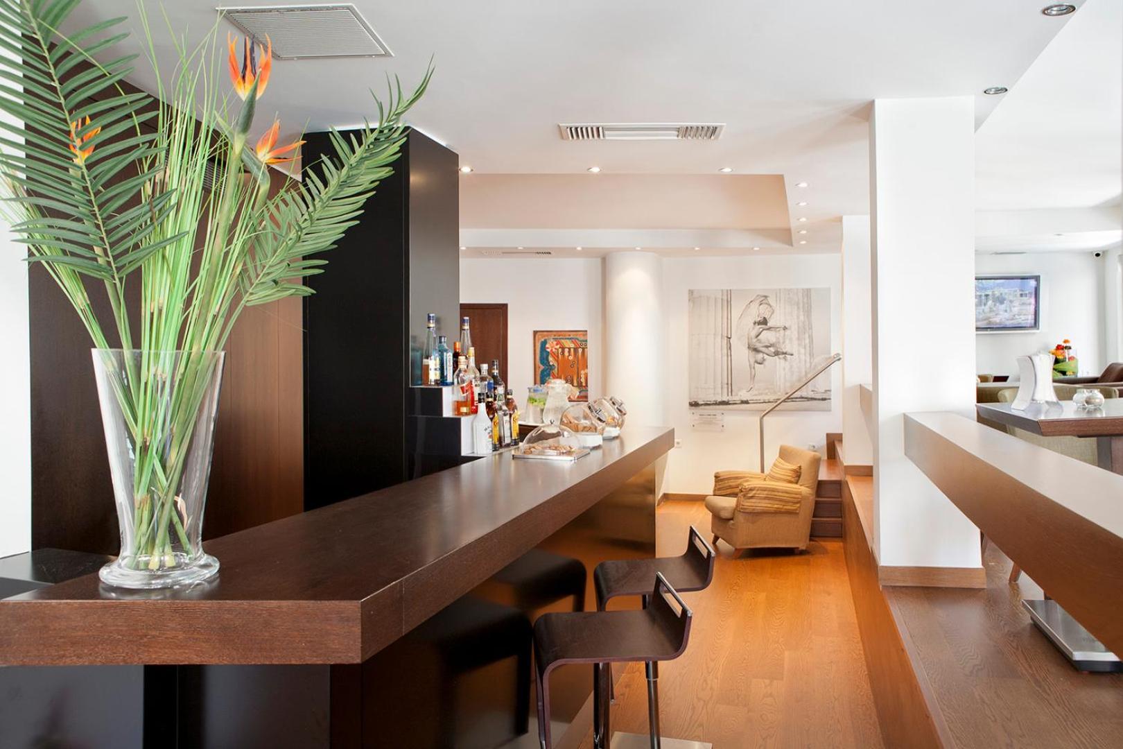 Plaka Hotel 8
