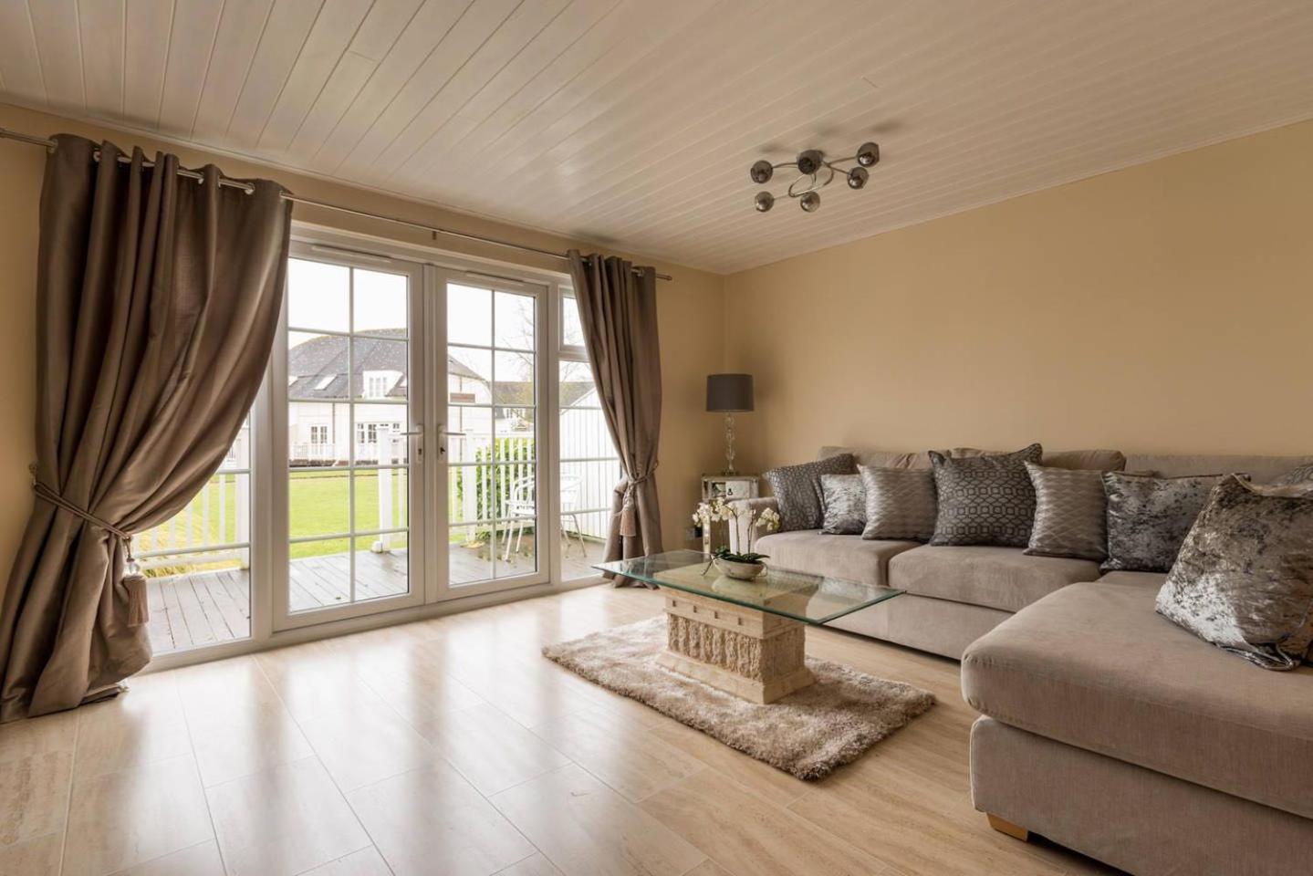 Luxury 3 Bed Home by the Lake view 3