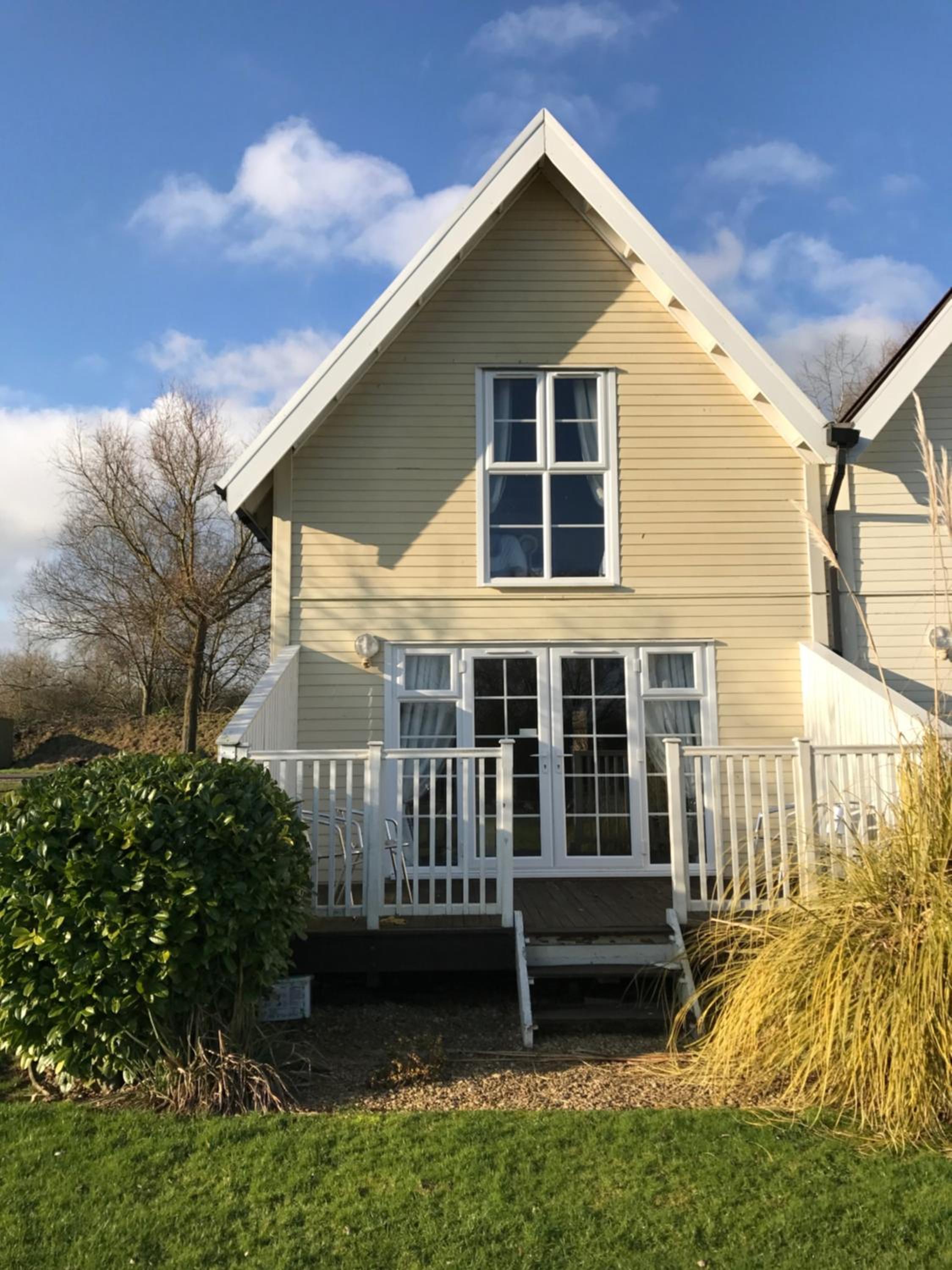 Luxury 3 Bed Home by the Lake view 4