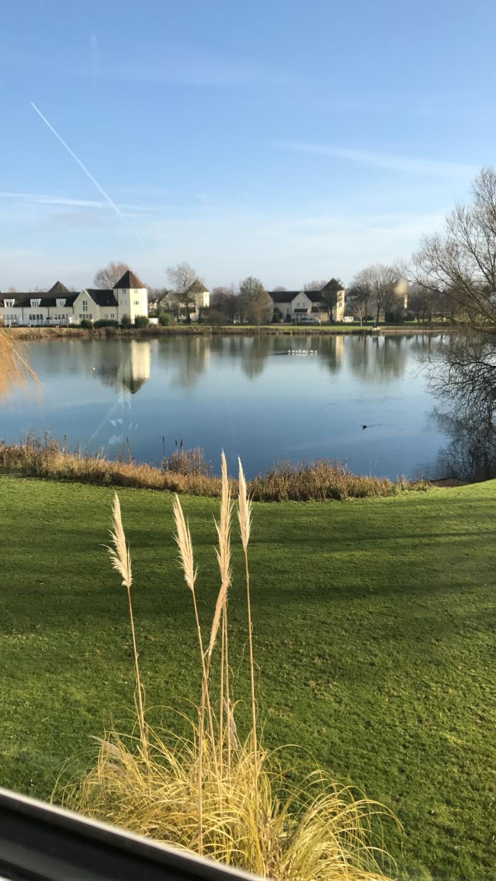 Luxury 3 Bed Home by the Lake view 5