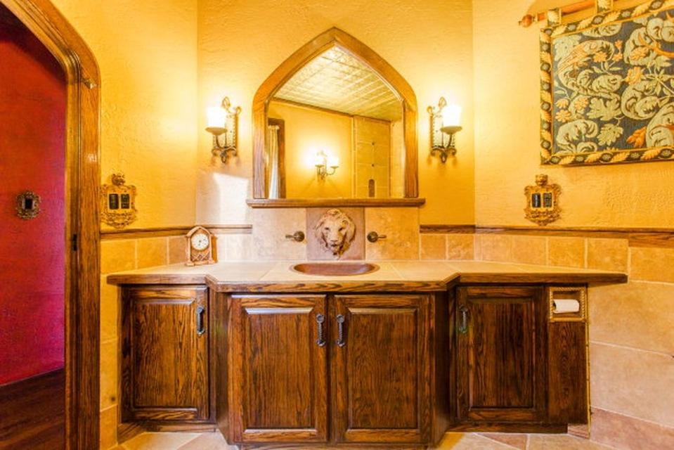 HIGHLANDS CASTLE overlooking Lake George plus 2 other CASTLES & SUITES