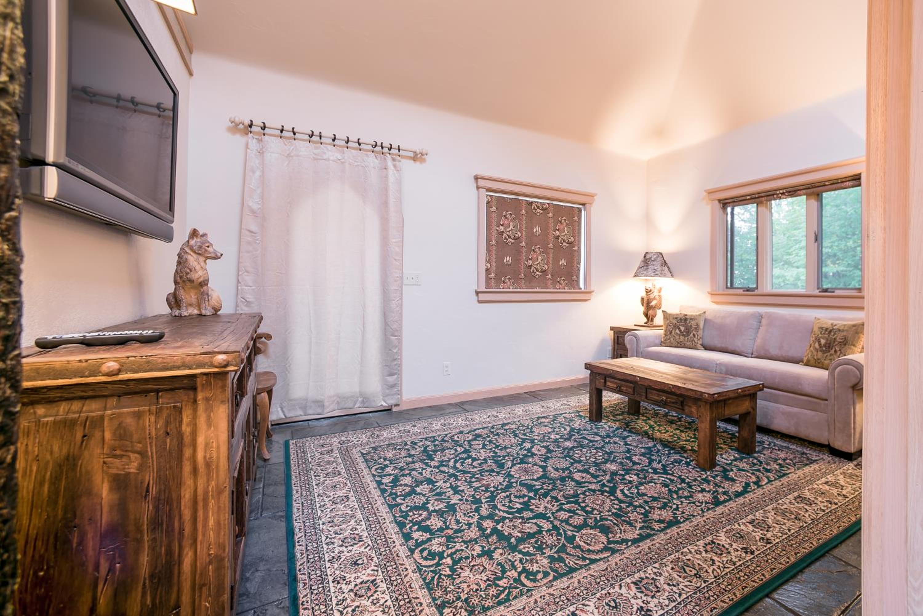 HIGHLANDS CASTLE overlooking Lake George plus 2 other CASTLES & SUITES
