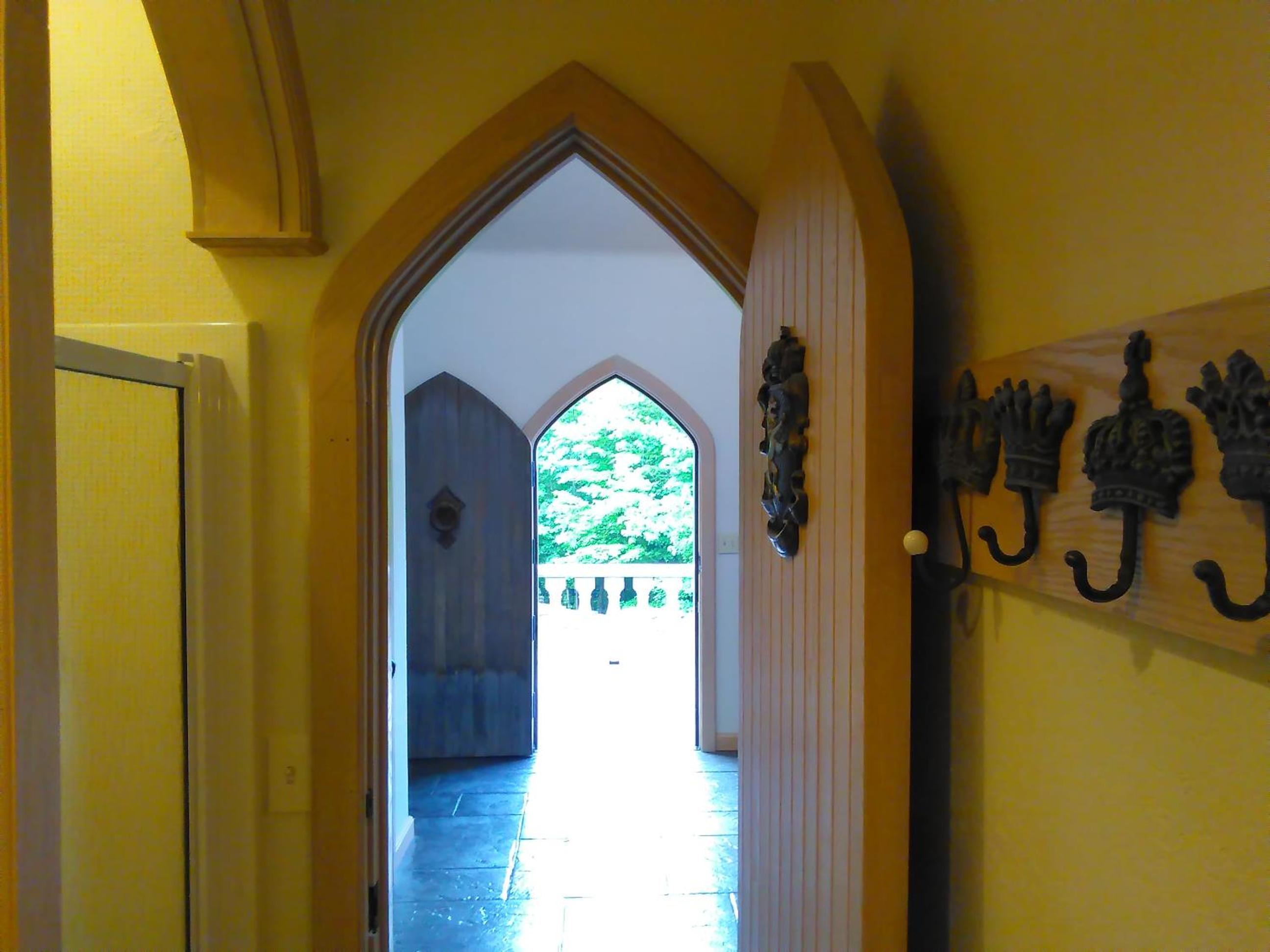 HIGHLANDS CASTLE overlooking Lake George plus 2 other CASTLES & SUITES