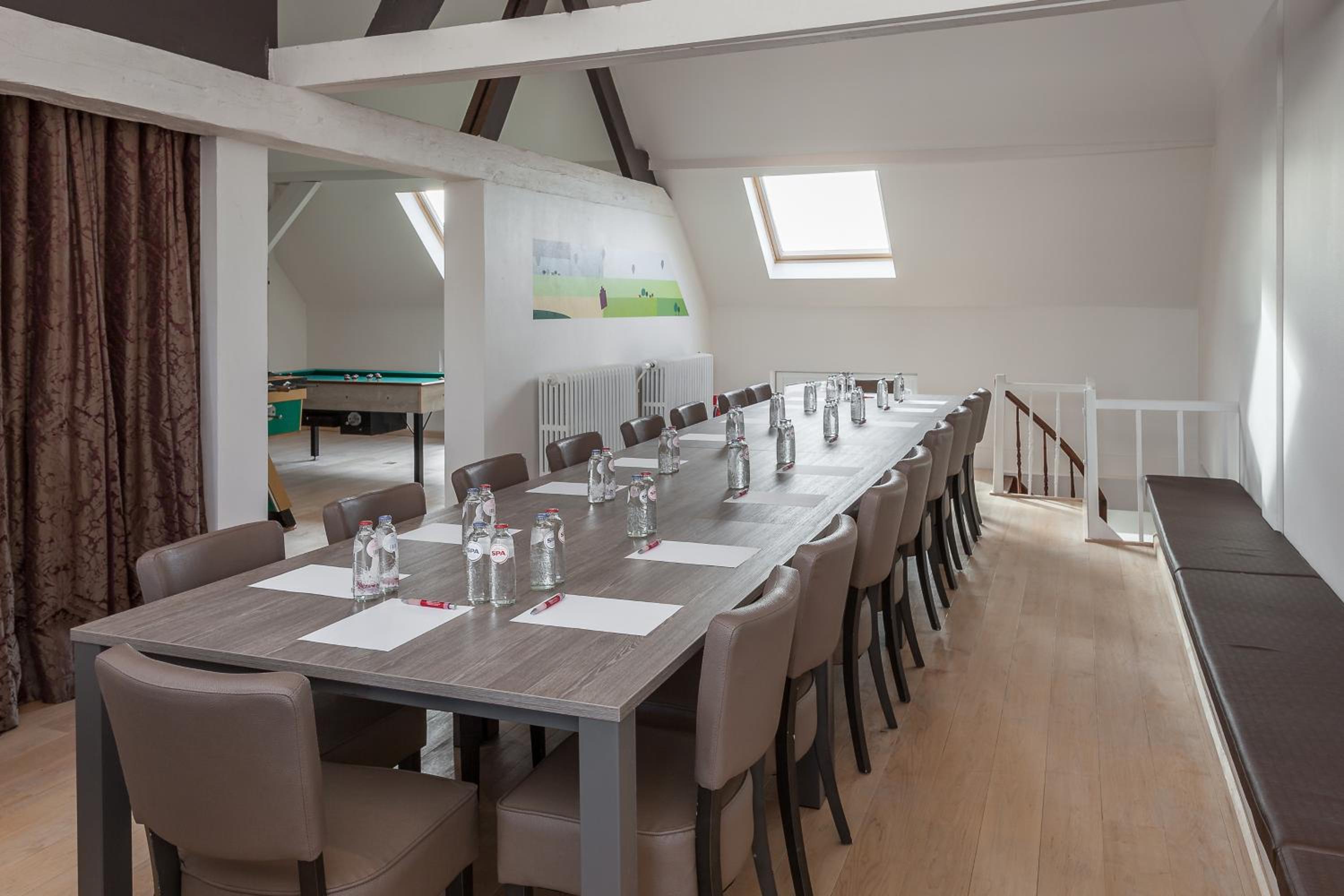 Luxueus vakantiehuis in hartje Ronse met 7 slaapkamers & badkamers